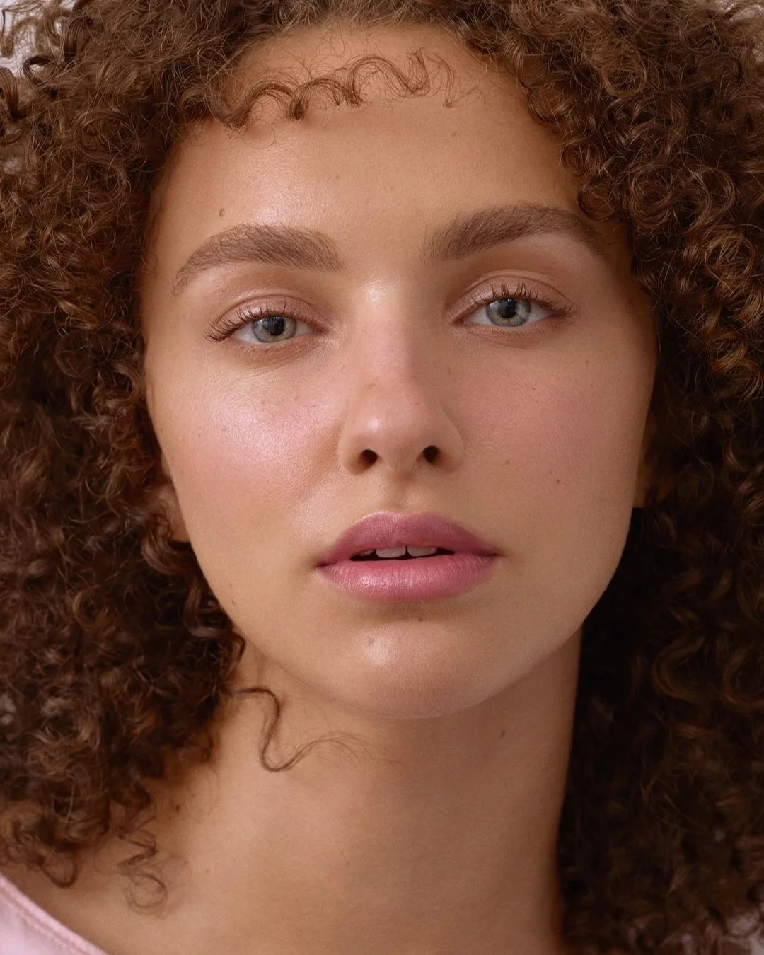 Art direction and Photography @byupclose 
Makeup Artist @ronnietremblay
Model @gabriellalaws @foliomanagement
Assistants photographer @emilyvgilbert 
Retouched by @mellapointe.psd