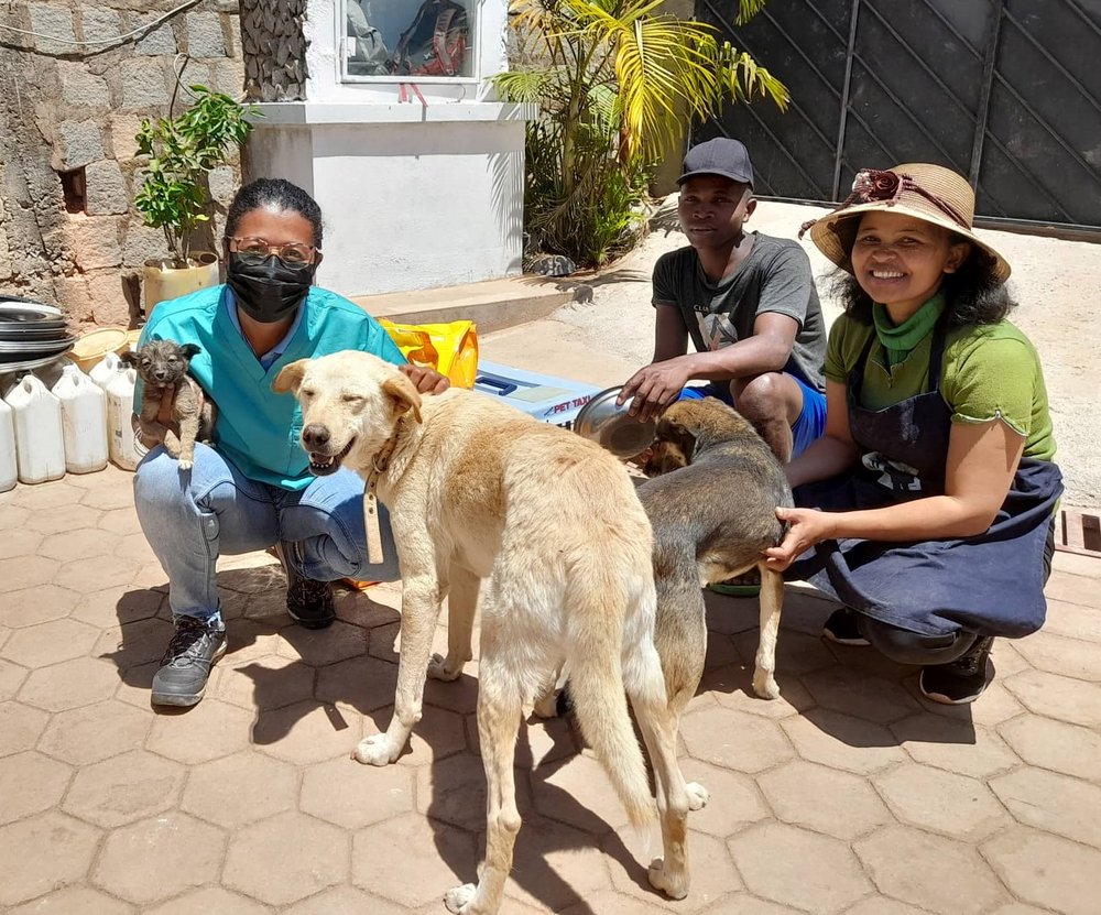 Family photo with Gasy Animal Aid