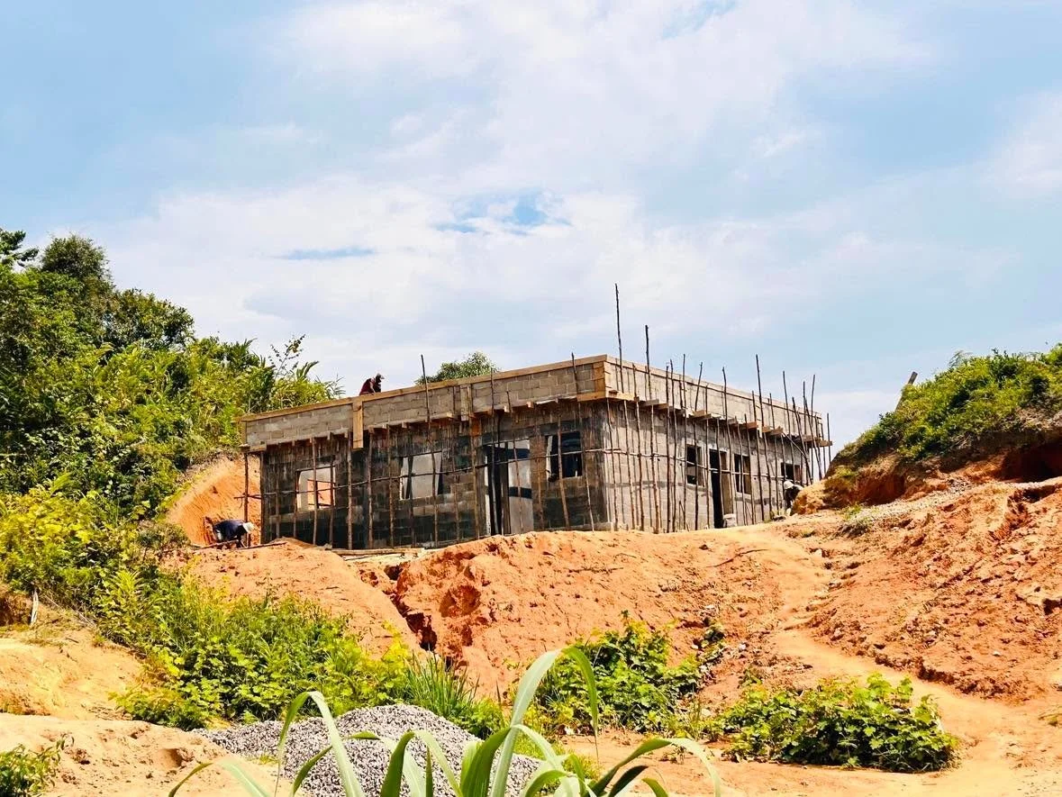 𝐓𝐡𝐞 𝐇𝐞𝐚𝐥𝐭𝐡𝐜𝐚𝐫𝐞 𝐂𝐞𝐧𝐭𝐞𝐫 𝐢𝐬 𝐭𝐚𝐤𝐢𝐧𝐠 𝐬𝐡𝐚𝐩𝐞ⵑ 🏥✨

The construction site in 𝐀𝐧𝐝𝐚𝐬𝐢𝐟𝐚𝐡𝐚𝐝𝐢𝐦𝐲 is transforming fast &mdash; the structure is standing tall, the rooms are emerging, and the first sections of the roof 