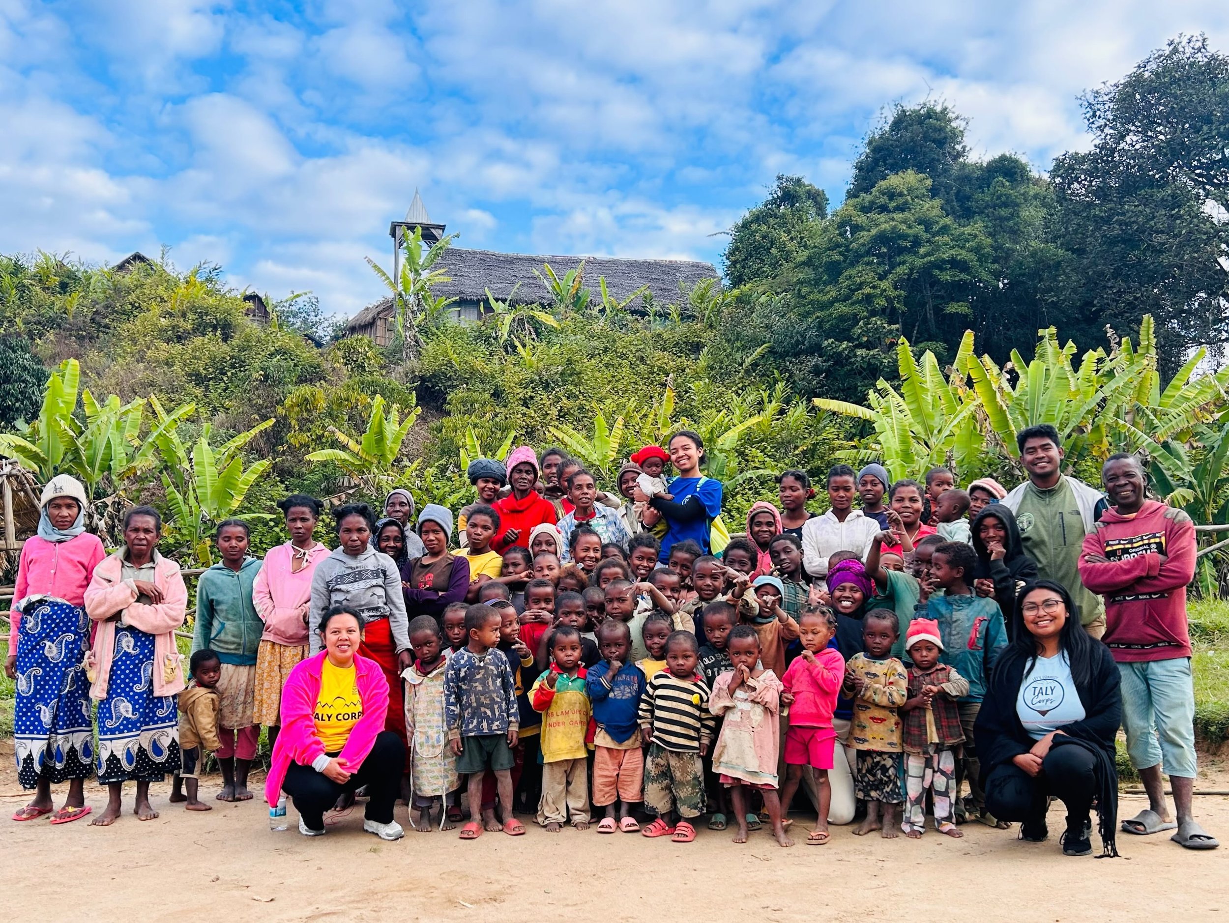 A warm welcome to @teachformadagascar TALY Corps volunteers, Mamy and Fy, who have arrived in Anevoka and visited the community healthcare clinic in Andasifahadimy! 🏥

Mamy and Fy will support the public primary school in Anevoka while also leading 