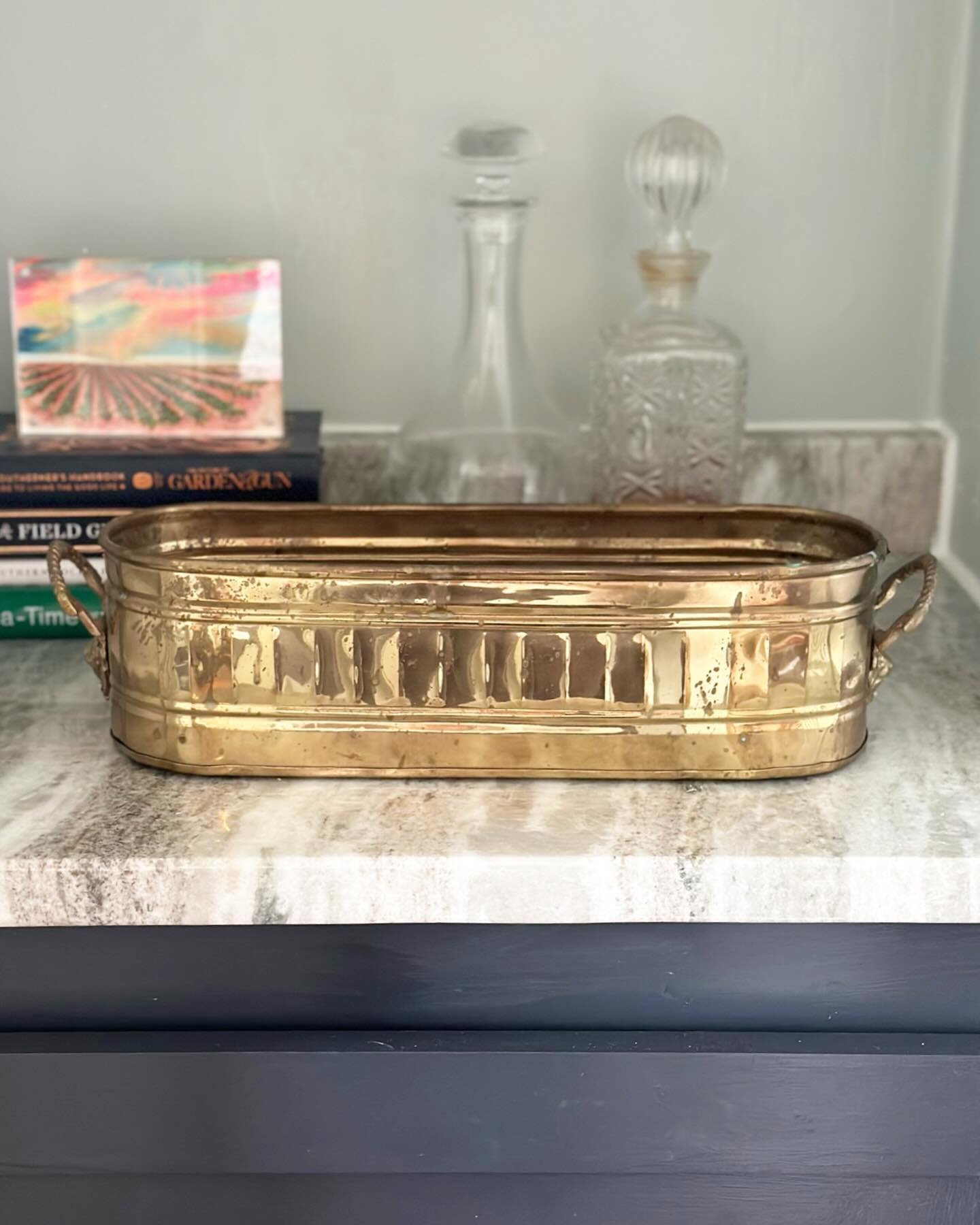 Decorative brass container with lion head detail 🦁 $30 - DM or head to link in profiles to shop!

#vintage #vintageshop #antiques #thrift #thriftshop