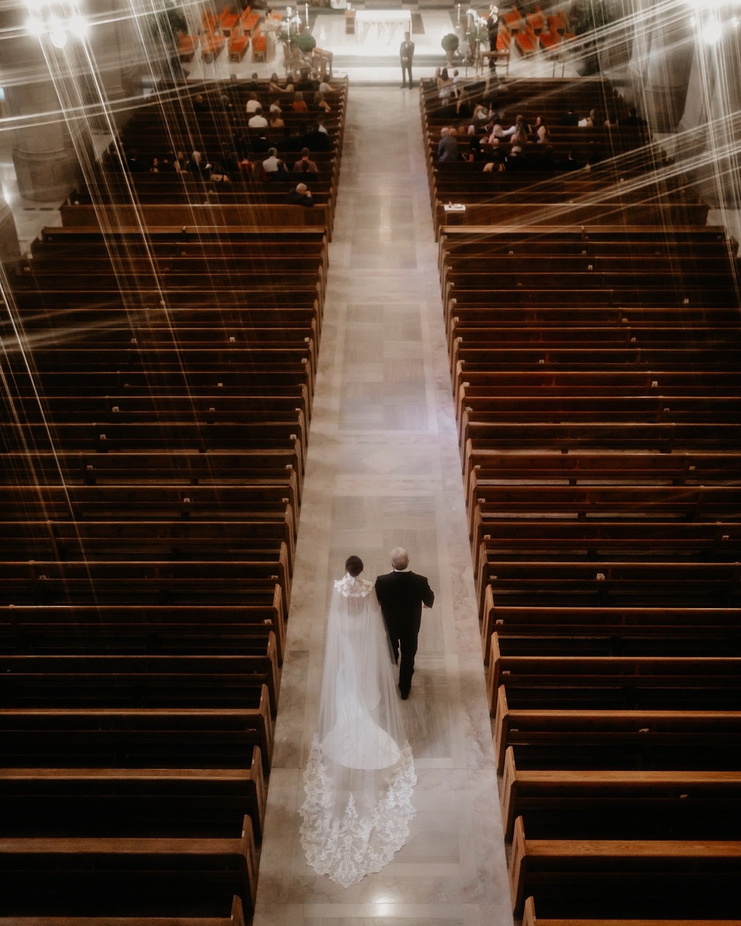 &bull; This season&rsquo;s bridal capes are giving me life &bull;

@hafnerflorist 
@professionalsounds 
@the_toledo_club
