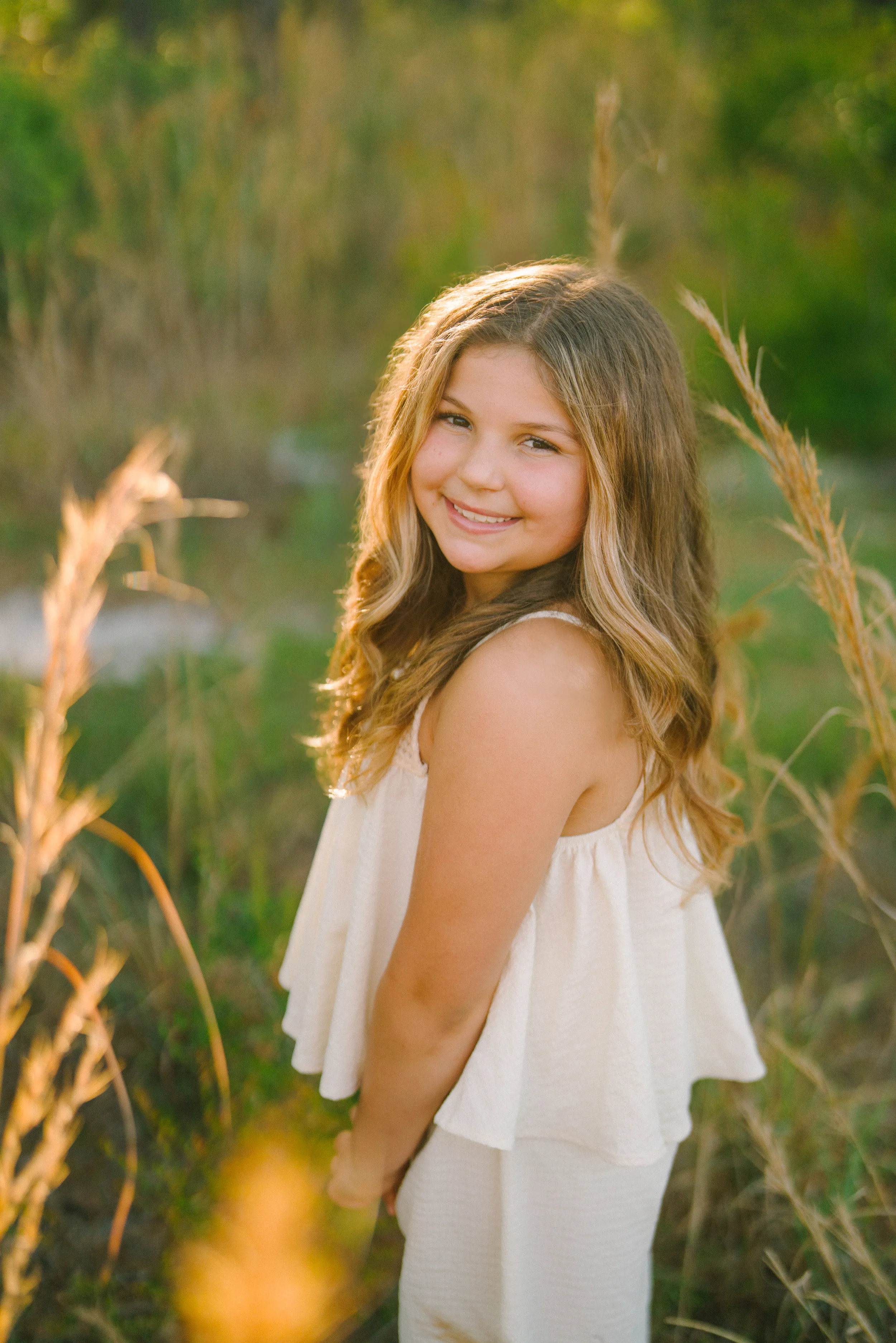 Freeport portrait photographer capturing a young woman in a natural outdoor setting
