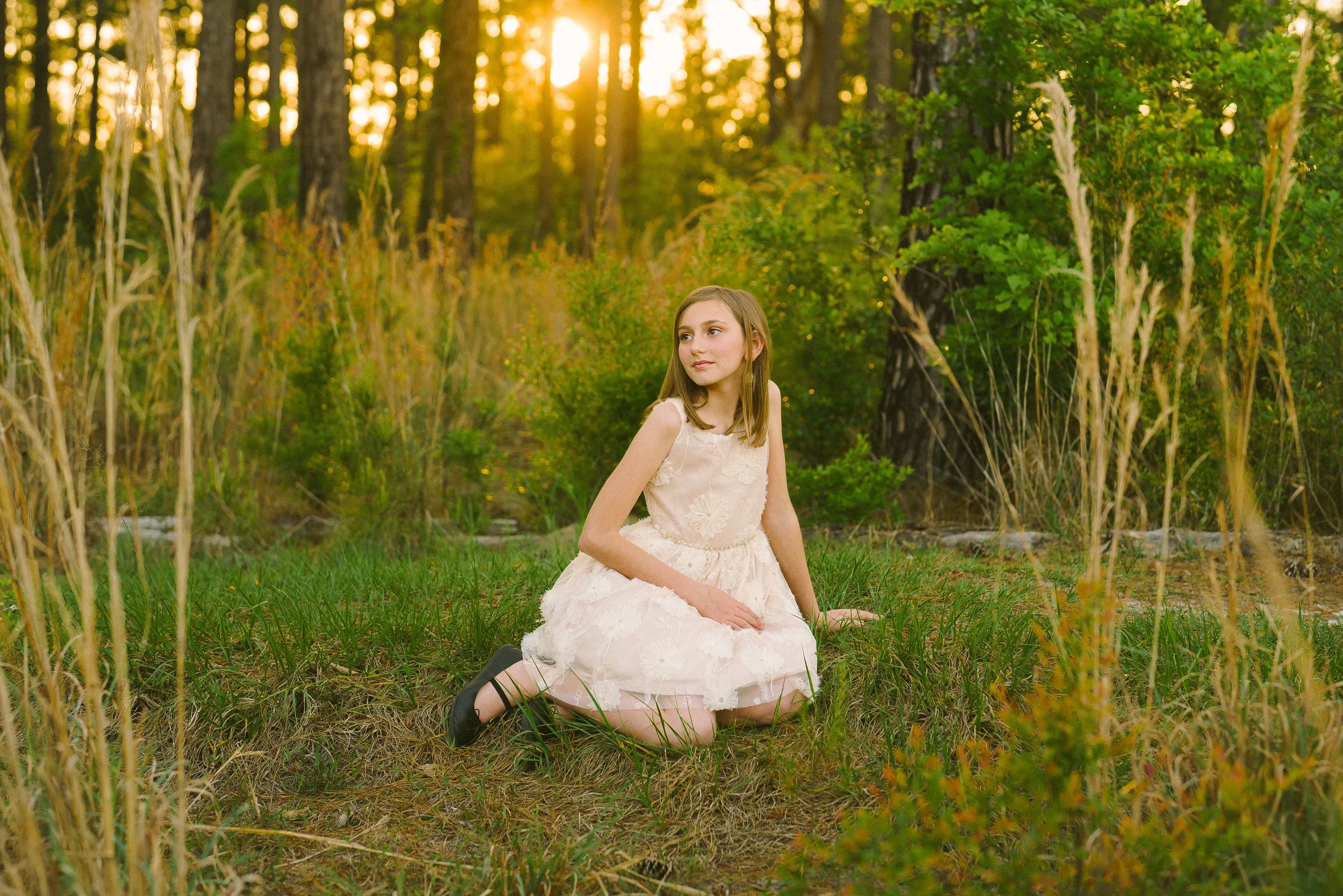 Freeport photographer capturing a young girl’s outdoor portrait in a natural setting