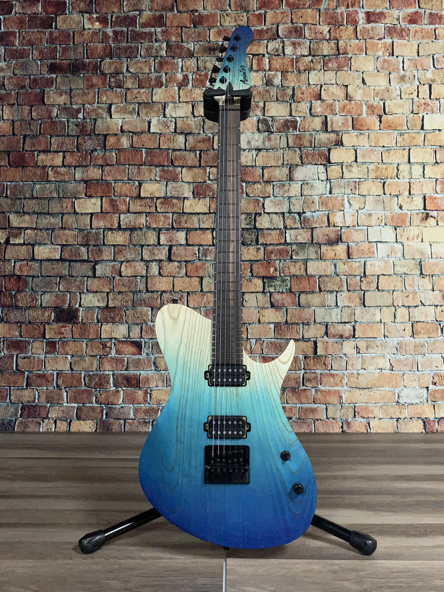 [希少] Aviator Guitar Nighthawk6 Lefty 希少] Aviator Guitar Nighthawk6 Lefty Aviator Nighthawk6