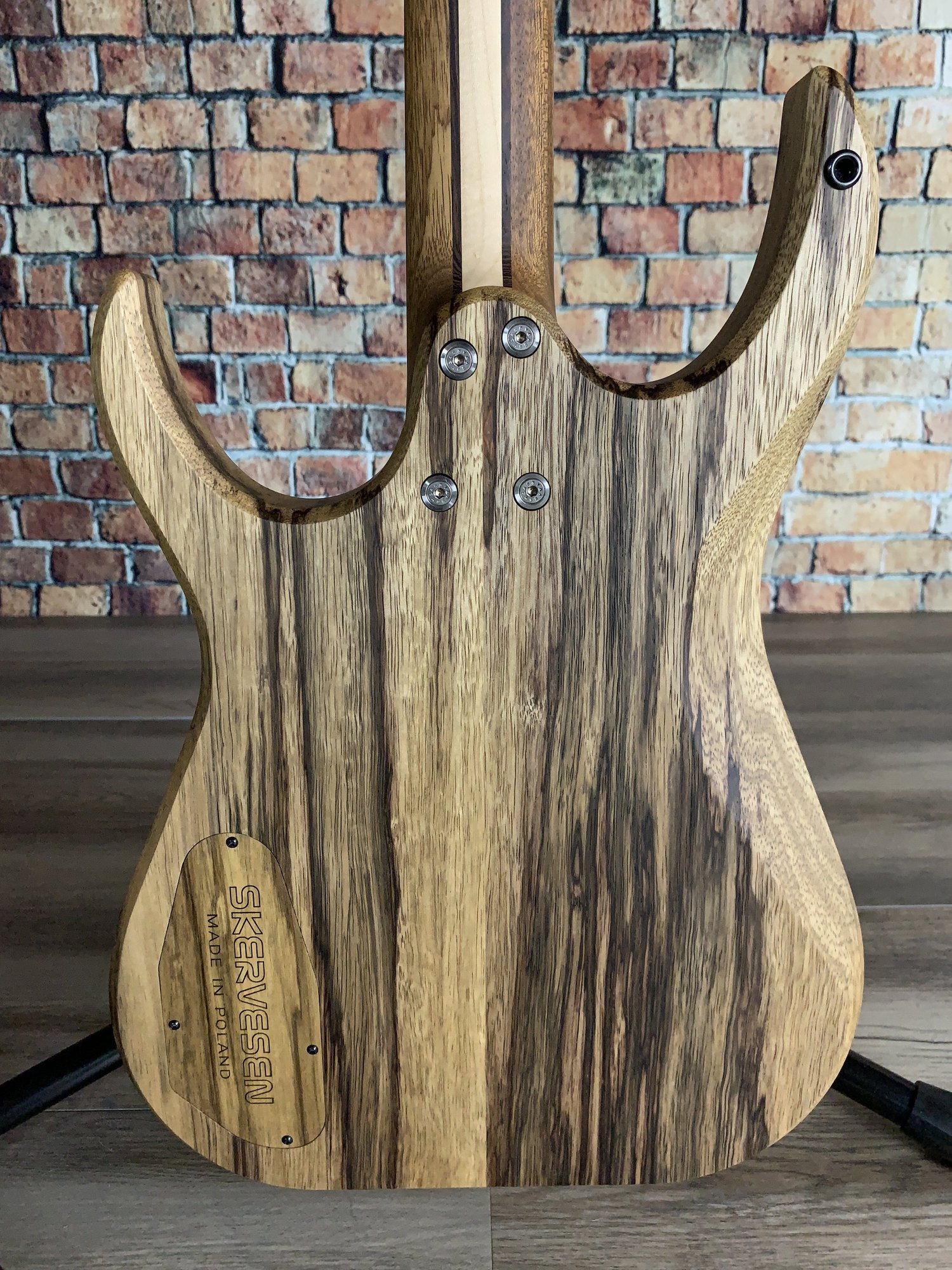 Skervesen Guitars Raptor-6 Multiscale in Natural-Indigo Fade Skervesen Guitars Raptor-6 Multiscale in Natural-Indigo Fade