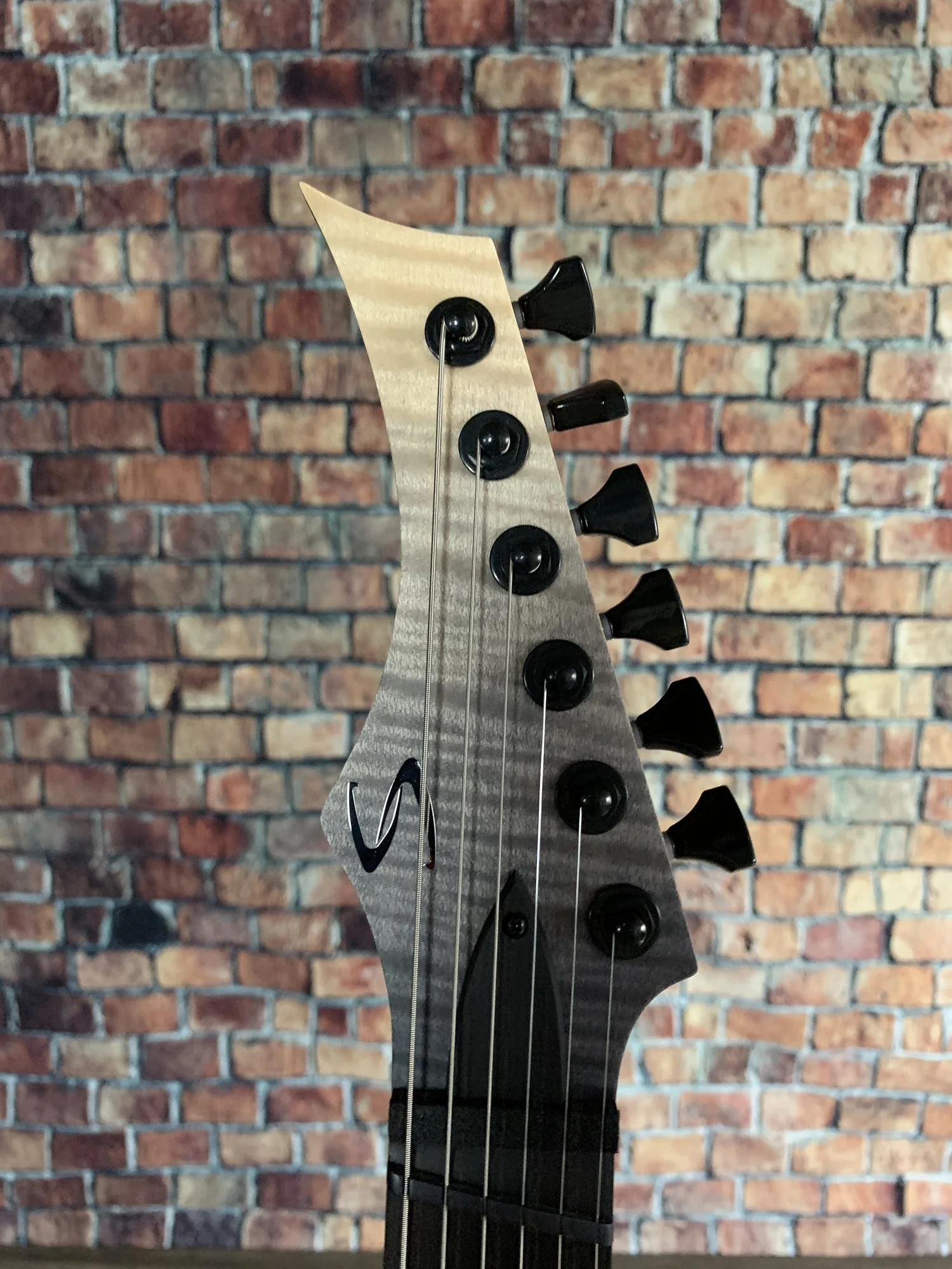 skervesen guitars raptor 6弦 Raptor 6 - Versatile with classic design - Skervesen Custom