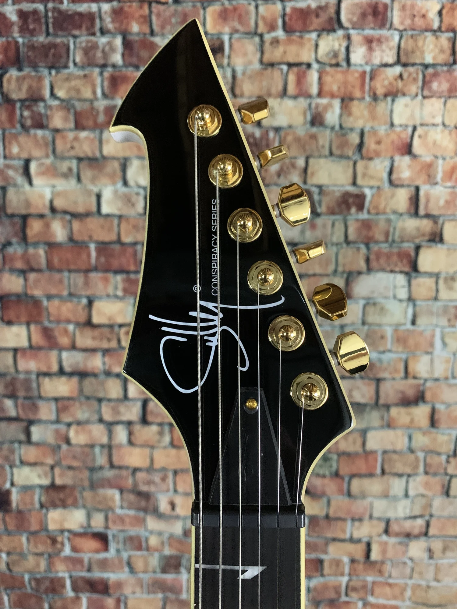 Sully Guitars Conspiracy Series Concorde 22 in Whitemare