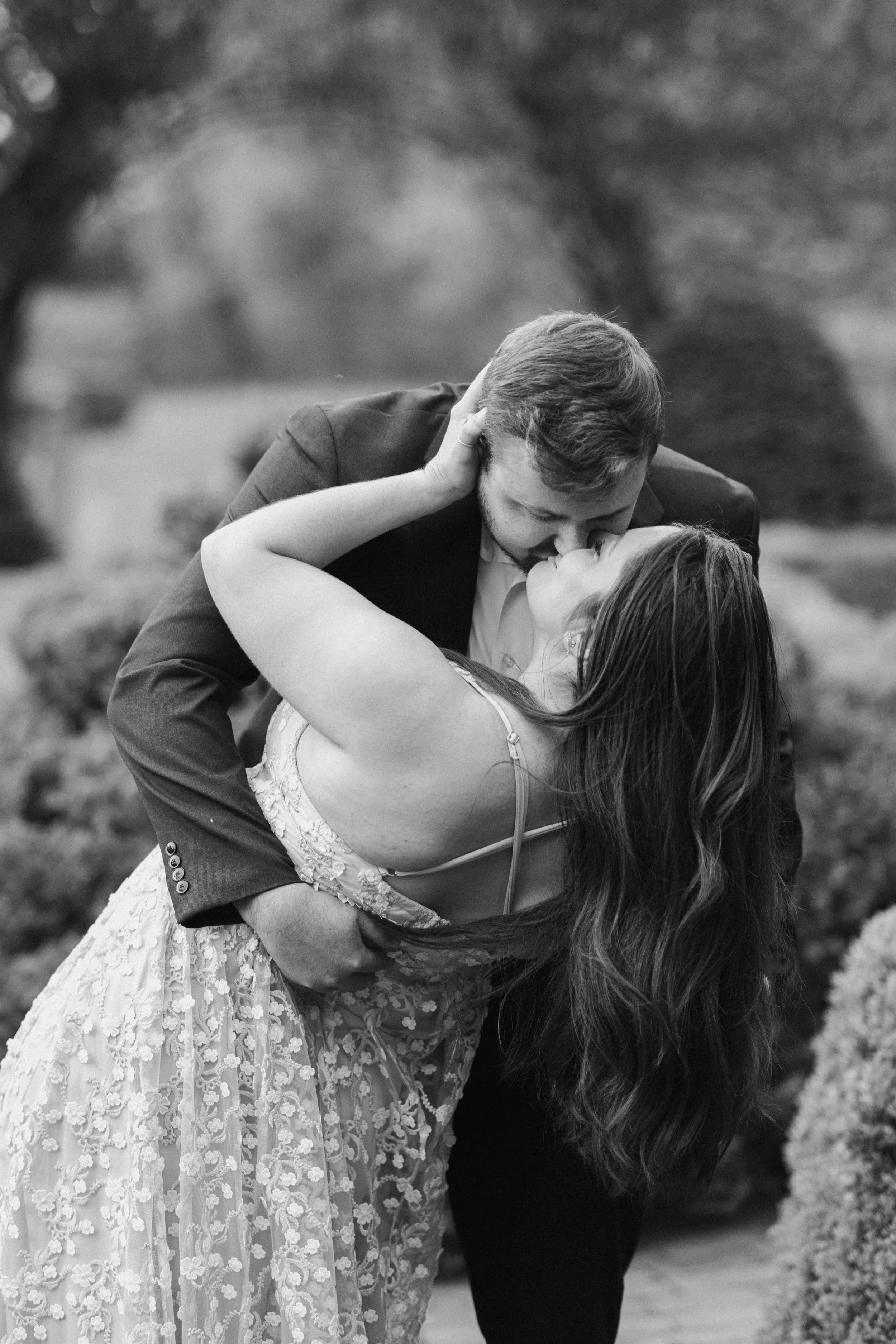 Wegerzyn-gardens-engagement-photos-7.jpg
