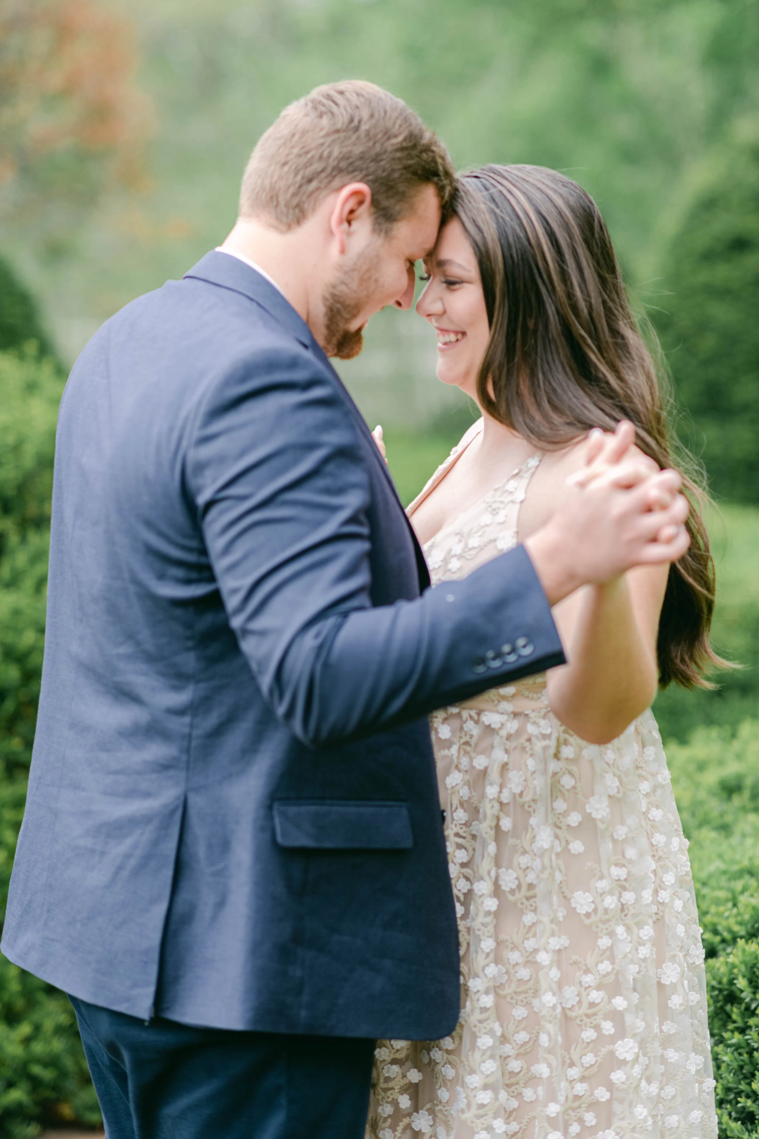 Wegerzyn-gardens-engagement-photos-5.jpg