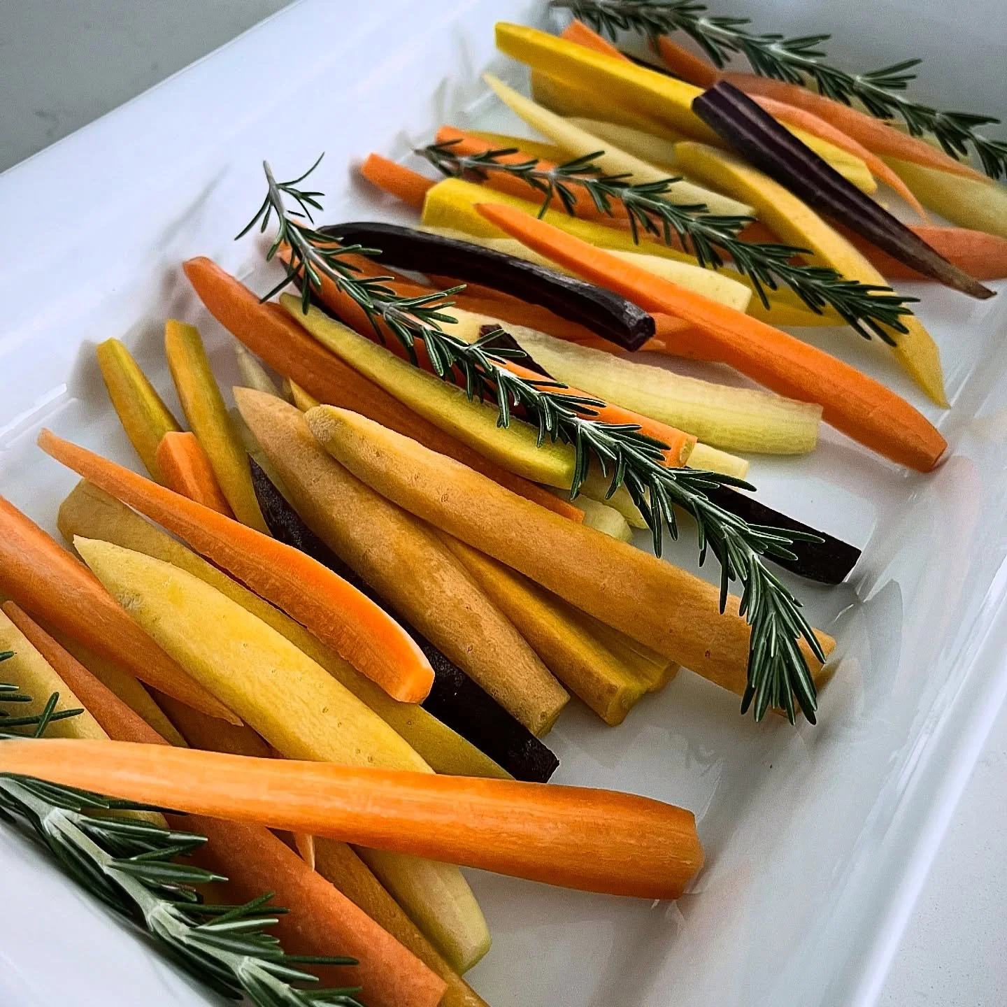 the best damn roasted 🥕 recipe

-cut up a pound of carrots into long strips (multi color are the best)
-drizzle and fully cover in olive oil or butter if you want more fat
-dash of salt and pepper 
-dash of garlic powder
-add 2-3 full sprigs of rose