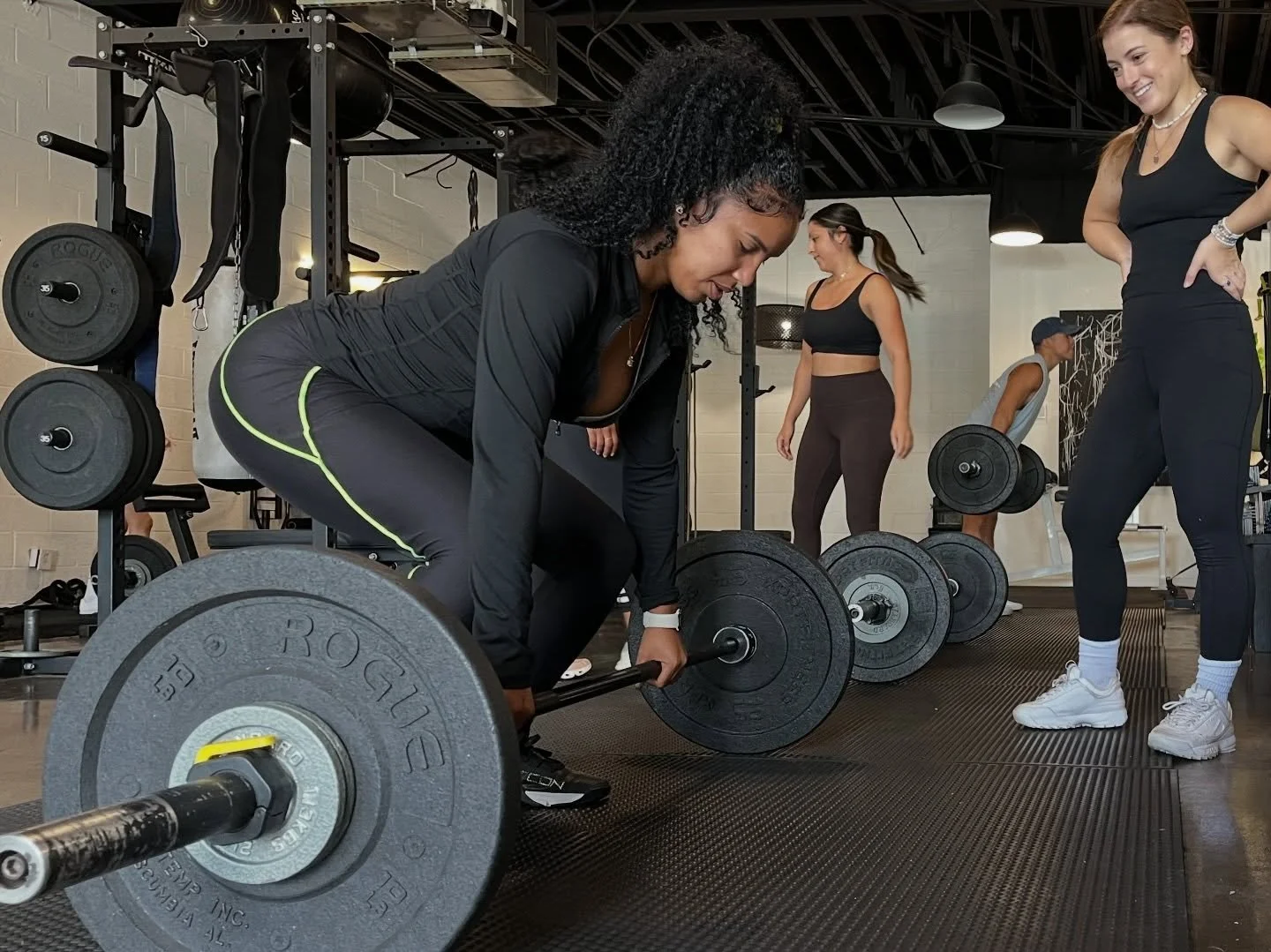 did you know?! ⬇️

our small group training classes in silver lake are majority strength based with upper and lower split days using different formats and equipment such as barbells, kettle, cable resistance, and much more!

reserve single sessions v