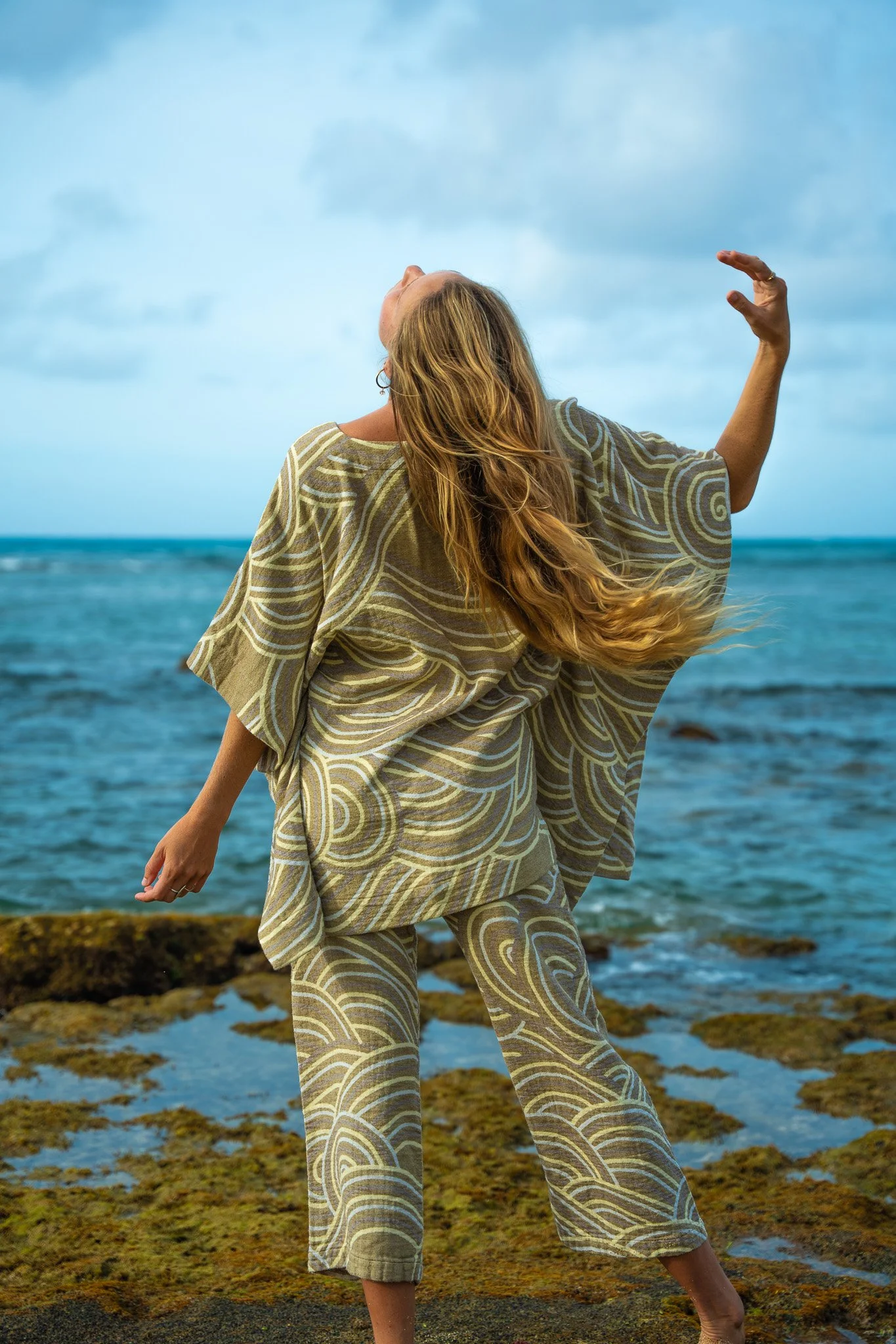 Japanese Wave Reversed (dark) Mini Kaftan