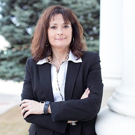 Denise Bradshaw - 100 Lawyers