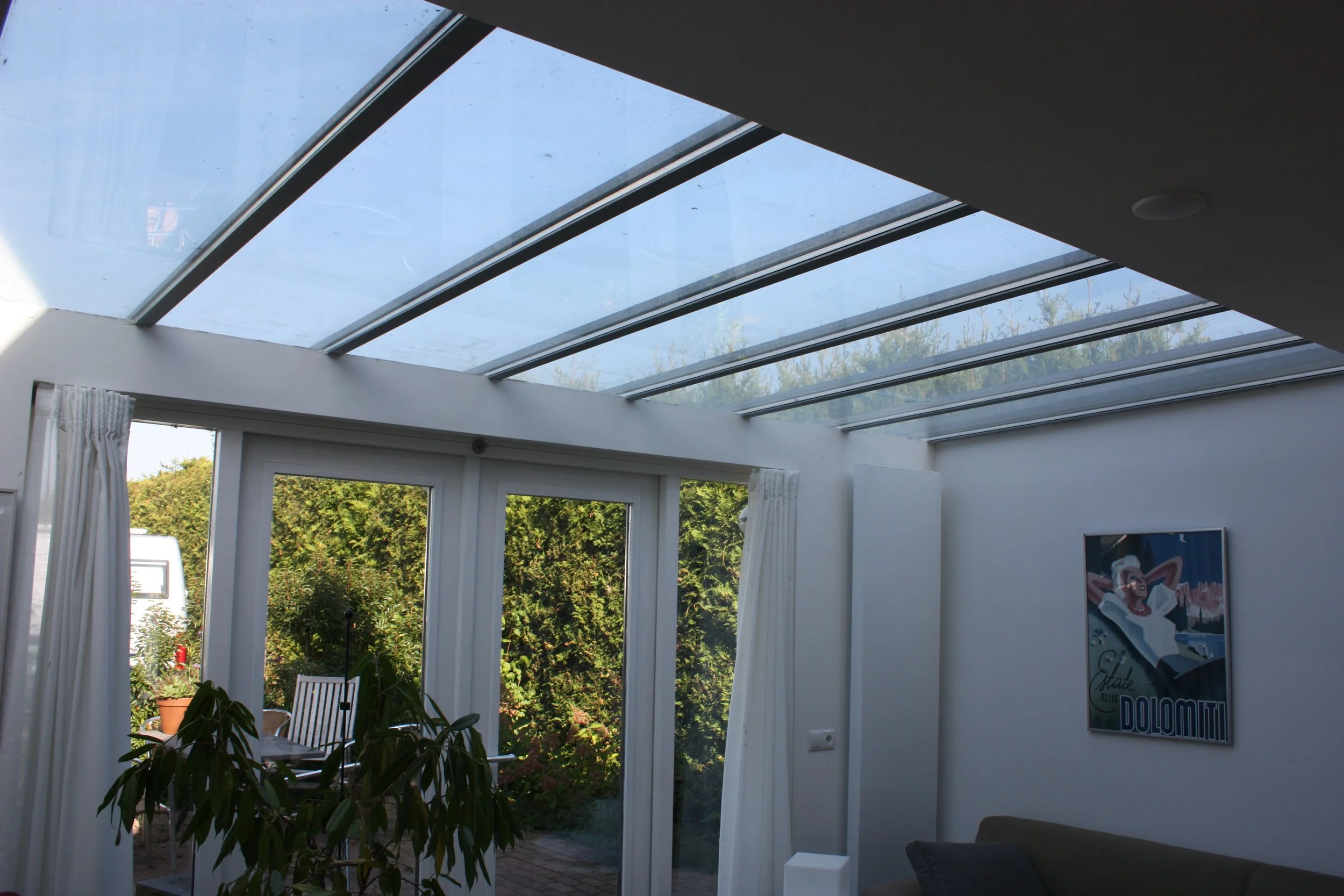 Serre dak in uitbouw van woonkamer.