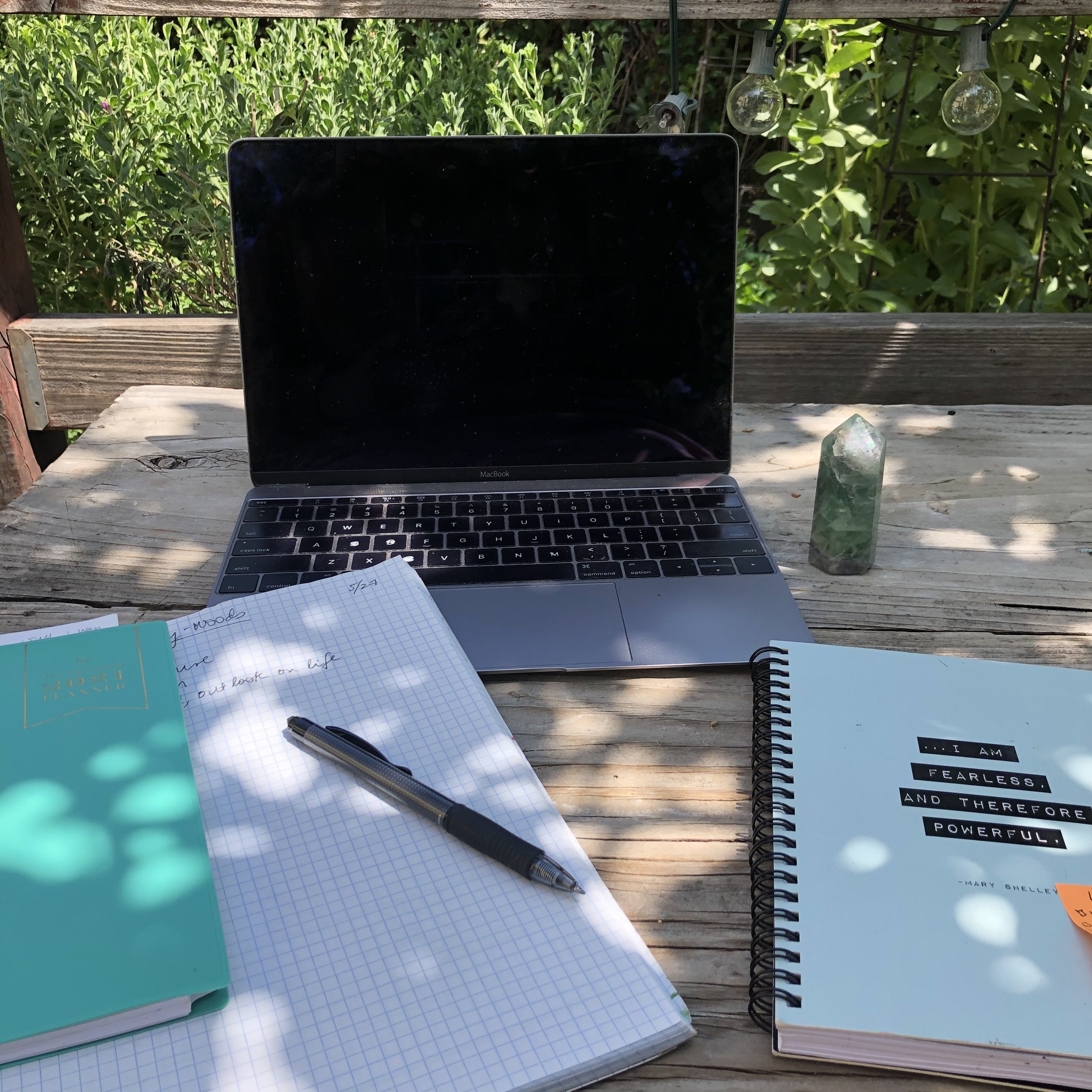 laptop_outdoor table.jpeg