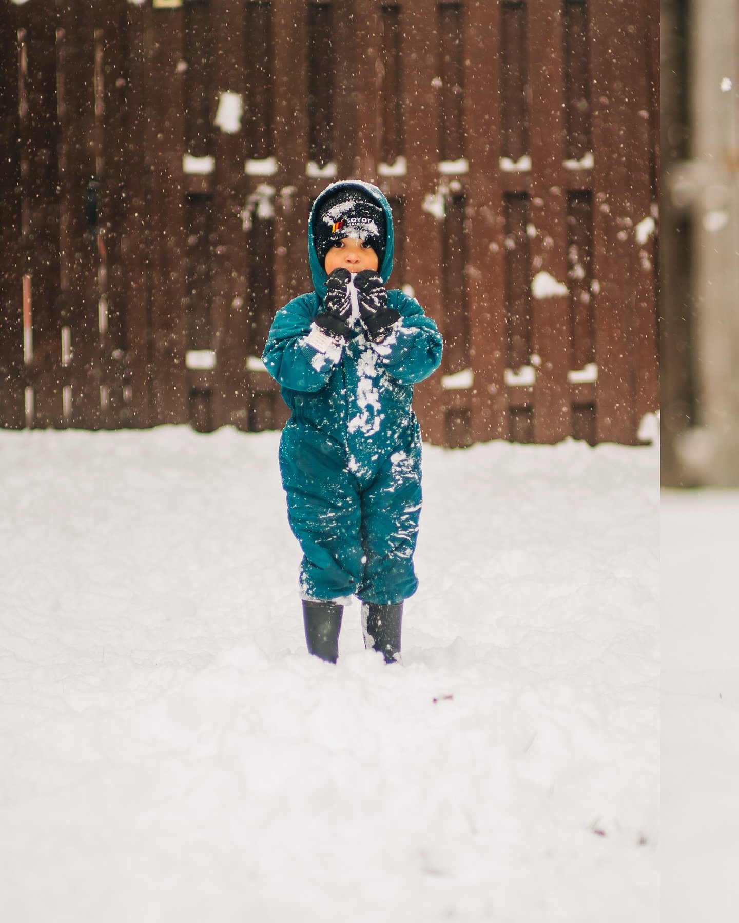 Snow day ❄️ ⛄️ 
.
.
.
.
#snowday #sledding #loco