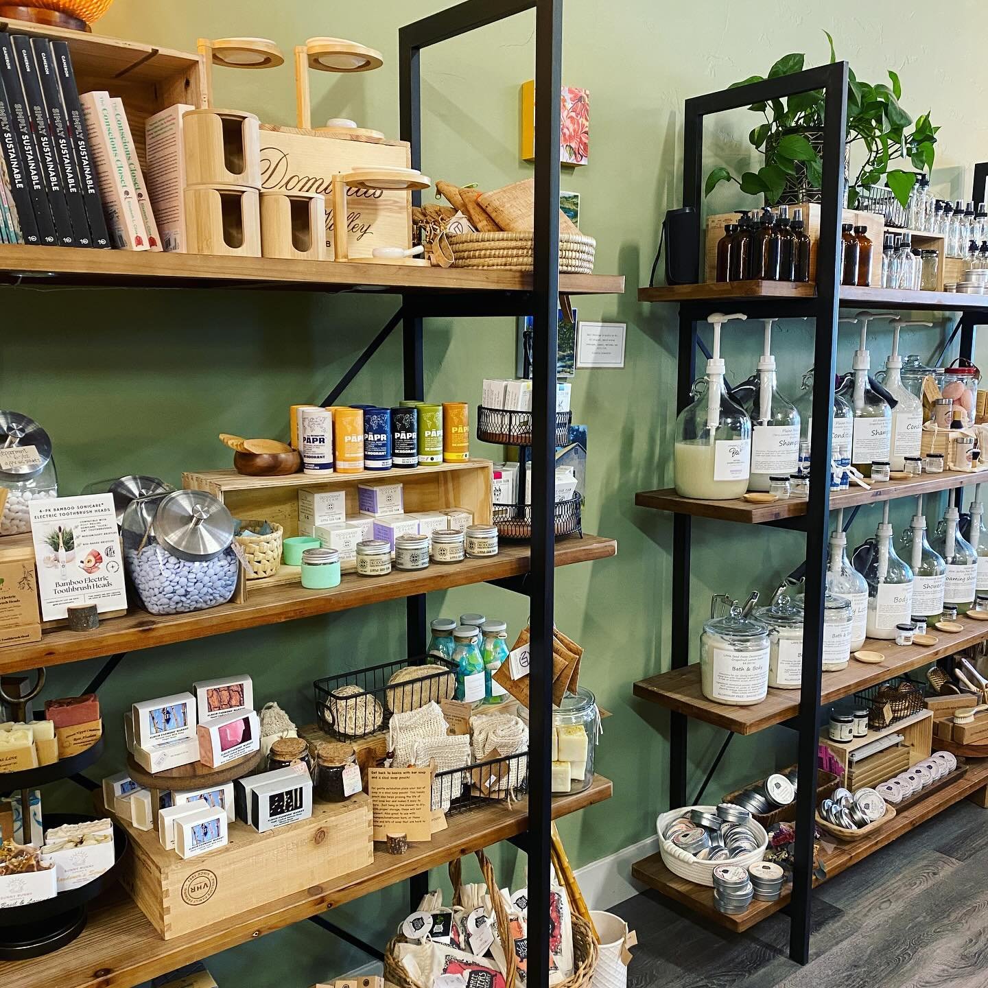 Did you know @socotradingcompany has a new amazing space in downtown Cloverdale?  They have refill and resale and repurpose (and hopefully we&rsquo;ll be doing some repair there soon!)

They are also in Windsor (inside the Raley&rsquo;s!) just down t