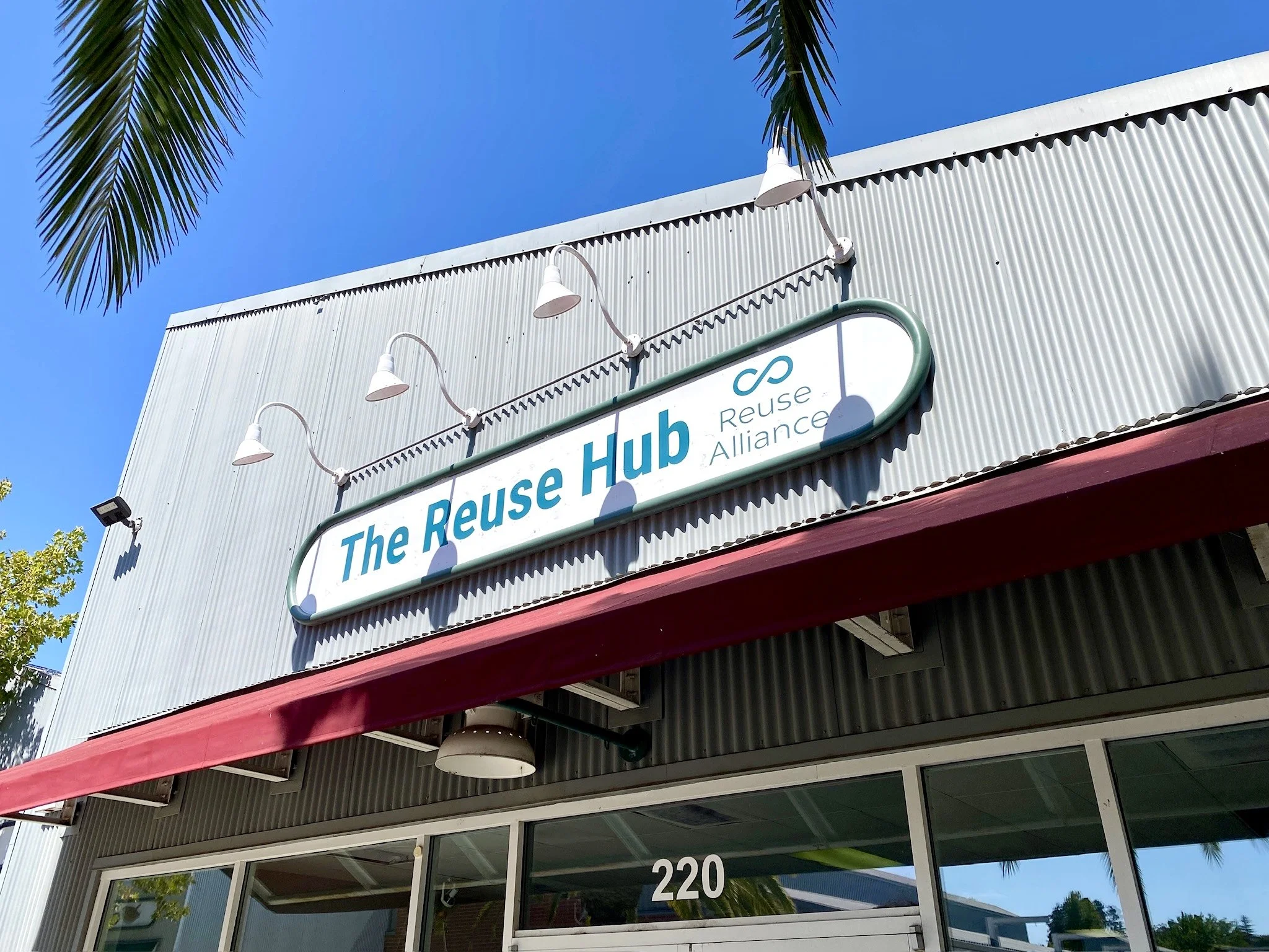 Building sign of the Reuse Hub
