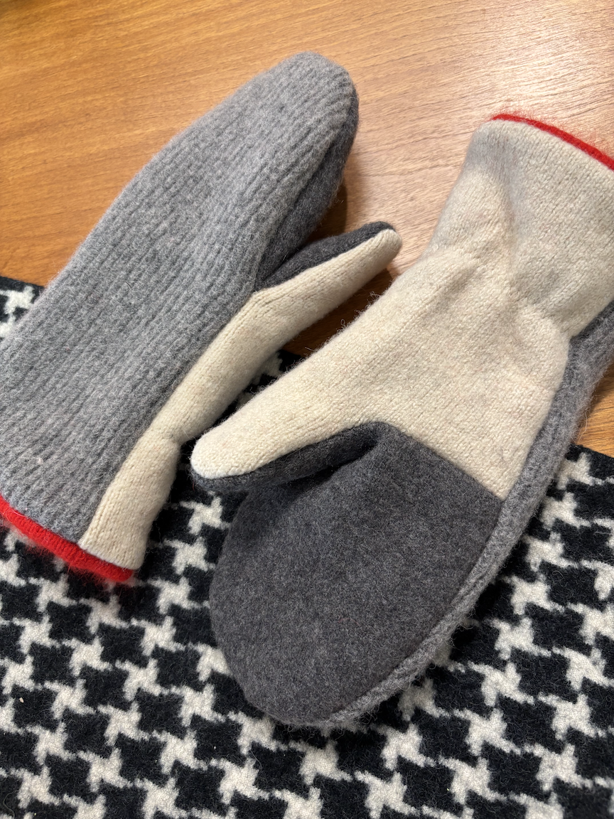 Workshop: Upcycled Sweater Mittens