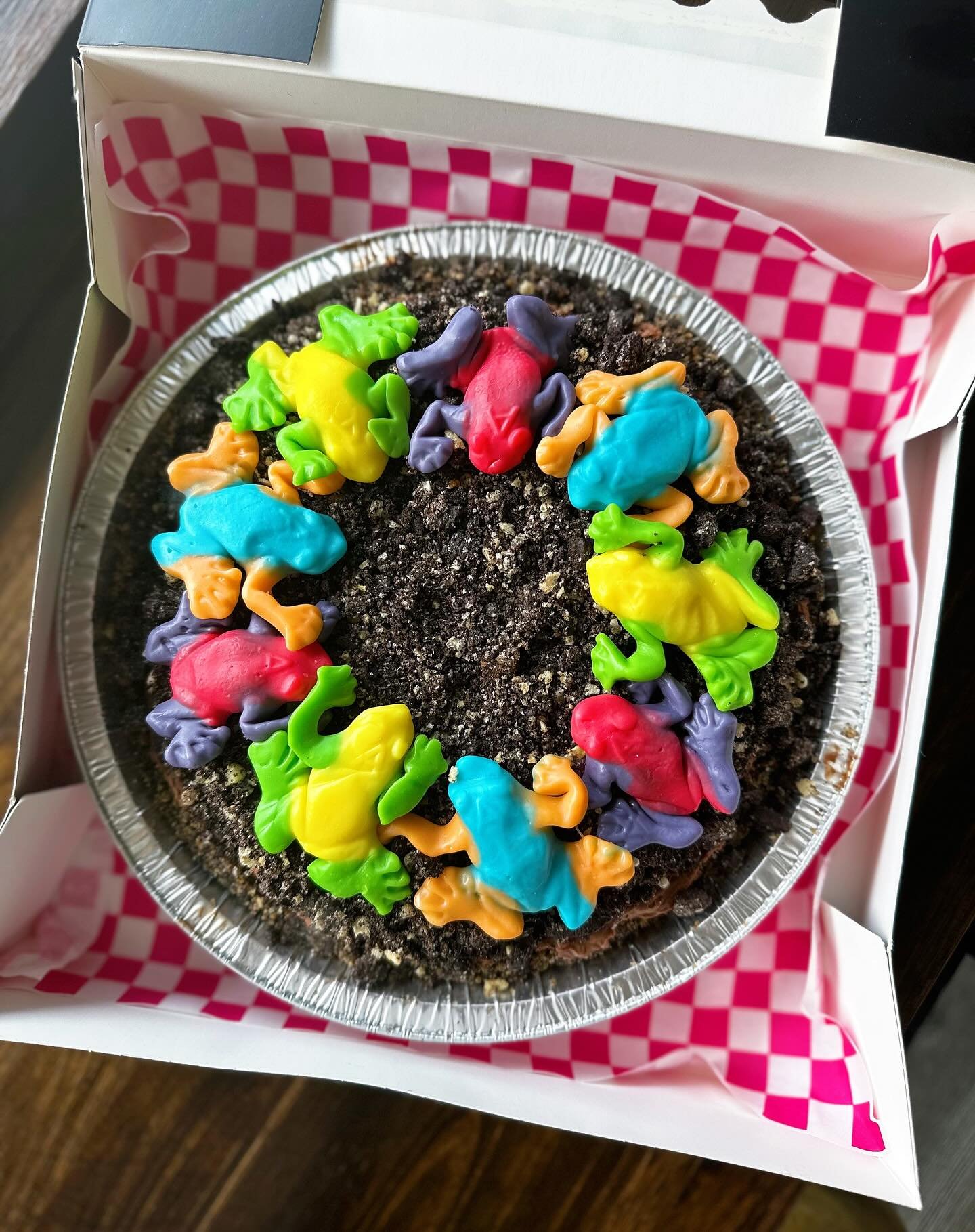 The frogs are back! 🐸🐸

Our anniversary officially kicked off the Summer menu! We have the Oreo Dirt in the bakery and online for whole pie pre-order! Click the link in bio to snag your own 💝