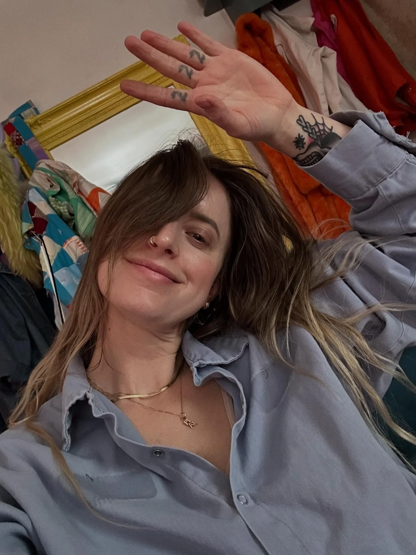 🐸friday feed refresher🐸
where I share small moments from the last week in a practice in remembering the lil things that build a big, juicy life! 

1. She&rsquo;s sleepy
2. 🐈&zwj;⬛🐈
3. Beautiful beet pasta 
4. Office disco hour 
5. 🦇
6. Bought so