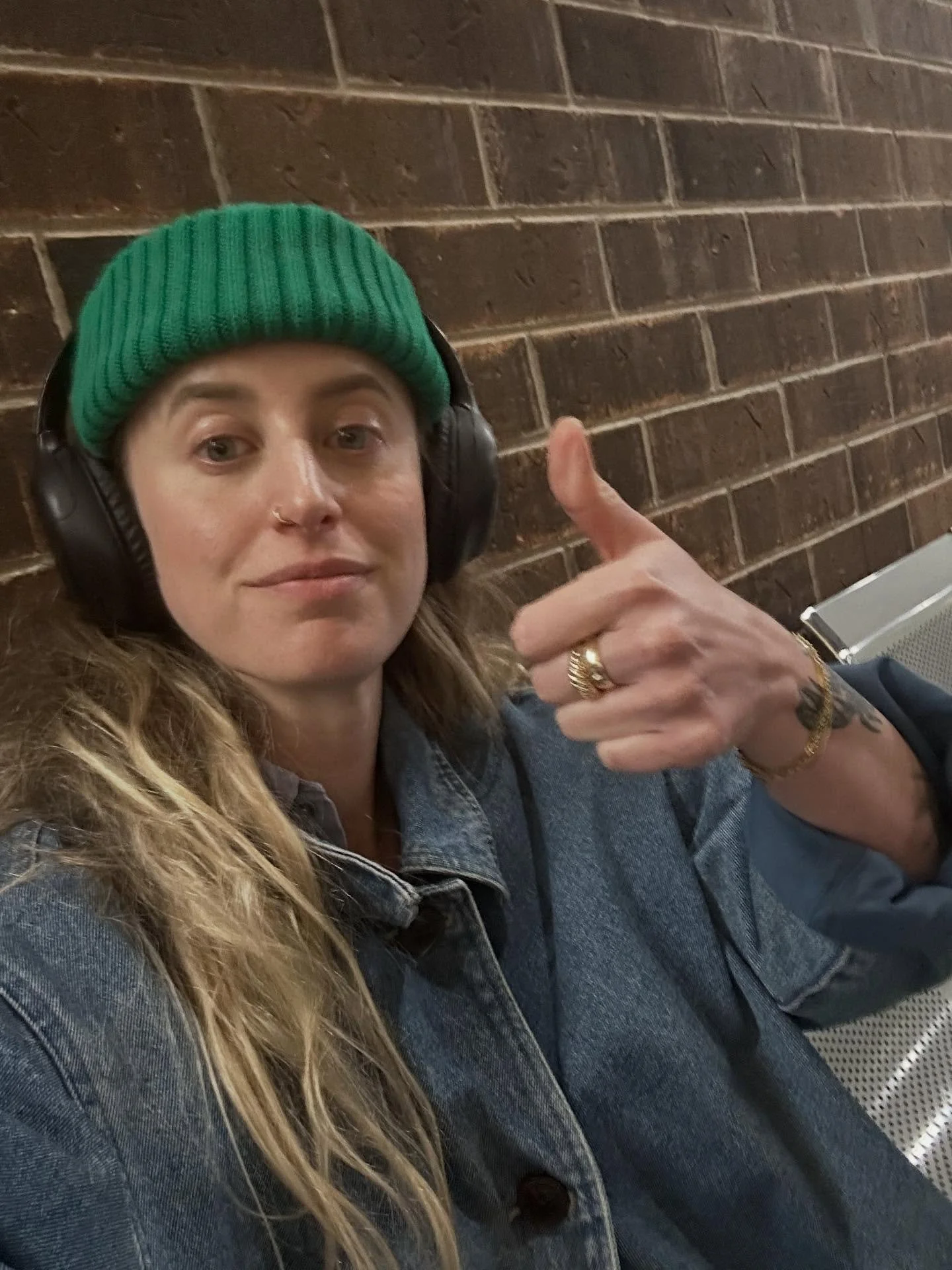 friday feed refresher 
where I share lil moments of joy from the last week in a practice of paying attention to the little things that build a big juicy life! 

1. Made it home after several hours of delays 
2. Back with my soul mate! 
3. Baby boy tu