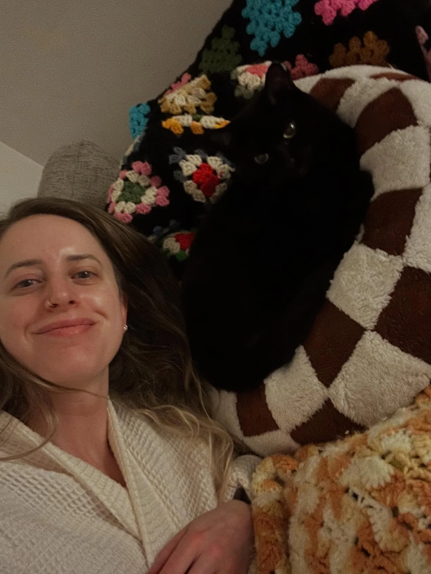 ⭐️friday feed refresher⭐️
where I share lil moments of joy from the last week in a practice of noticing the lil things that build a big, juicy life 

1. Been using her bed as my pillow 
2. My favorite intellectual 
3. Pretending it&rsquo;s christmas 