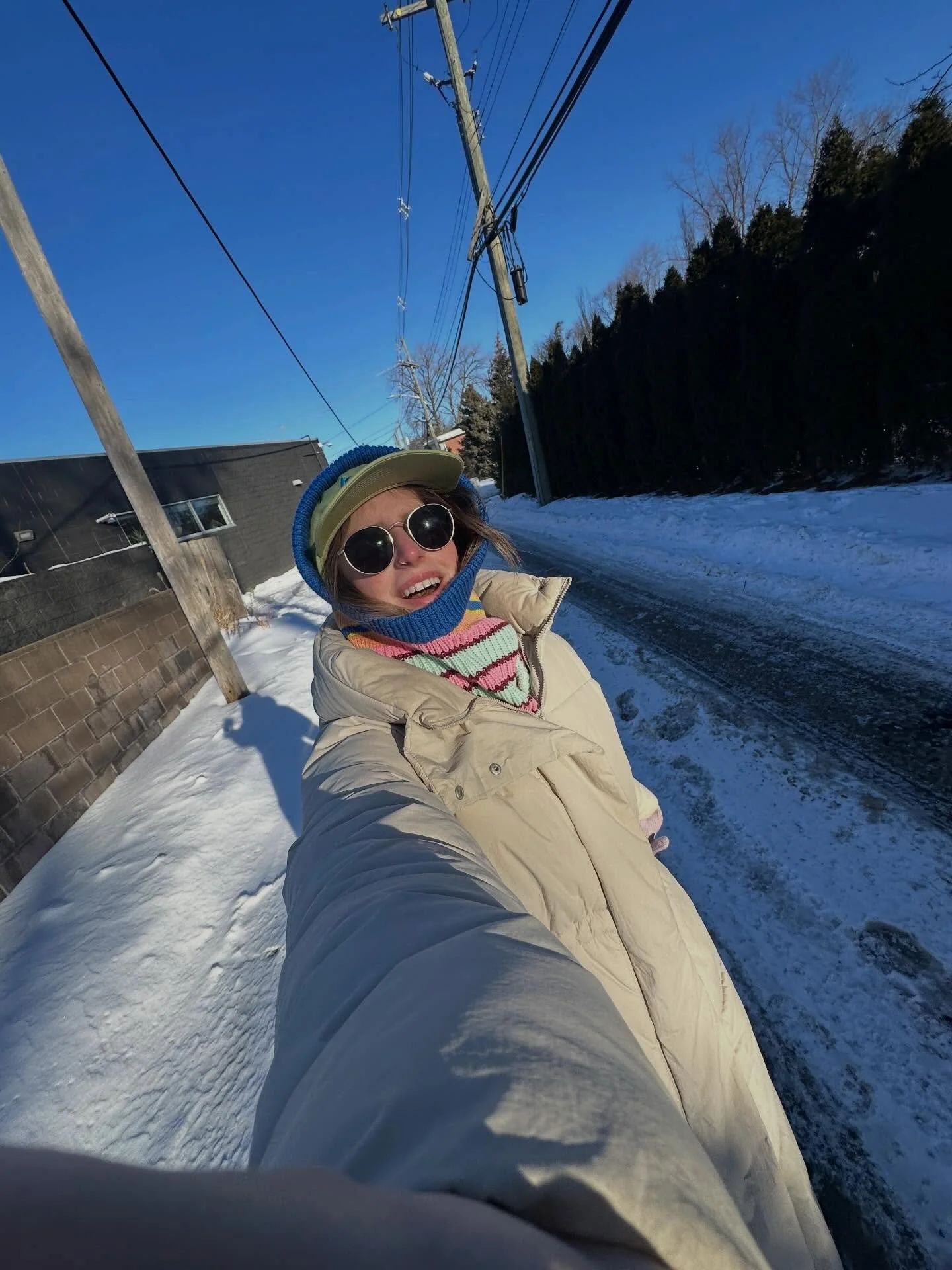 ⭐️Friday feed refresher⭐️
Where I share lil moments of joy from the last week in a practice of gratitude for the little things that build a big juicy life! 

1. Walked to coffee 
2. Appropriate for the season! 
3. Cozy 
4. Ketchup + mustard 
5. 😂
6.