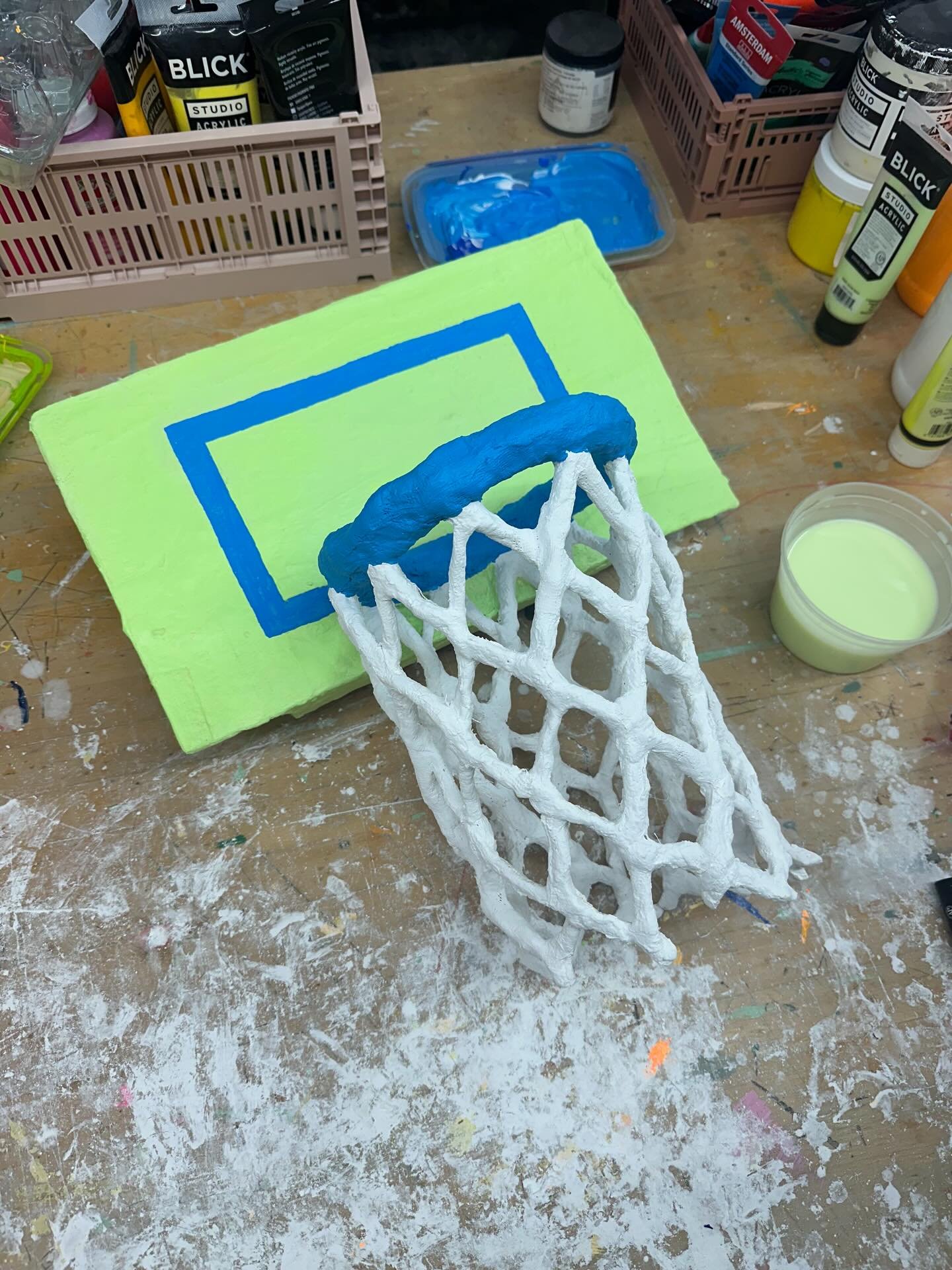 🏀FRIDAY FEED REFRESHER🏀
where I share lil moments of joy from the last week in a practice of noticing the lil things that compound into a big, juicy life! 

1. Part of my piece for tonight&rsquo;s group show! 
2. Running is hard but I wanna get bet