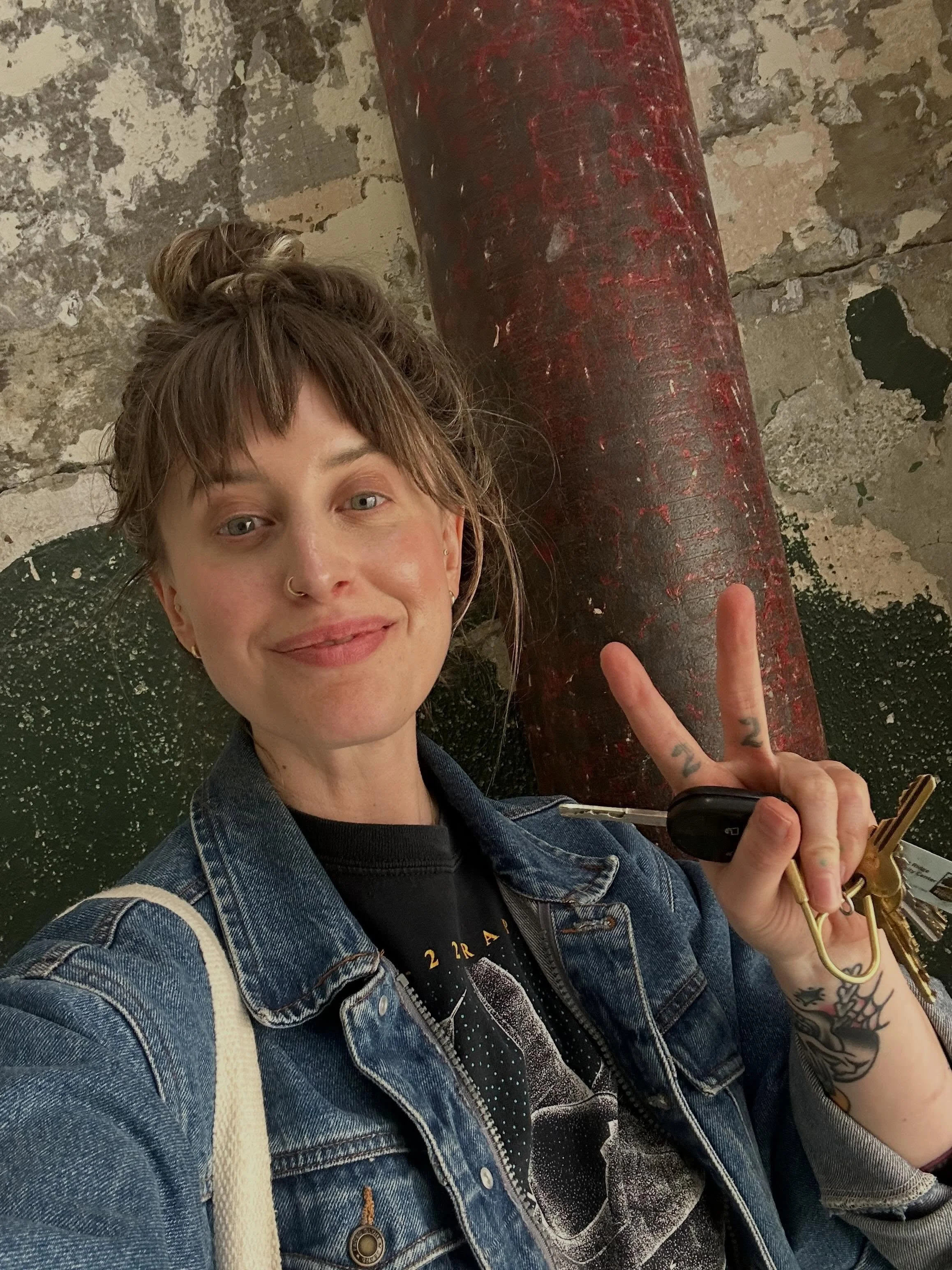 FRIDAY FEED REFRESHER!
Where I share lil moments of joy from the last week in a practice of paying attention to the things that build a big, juicy life! I had such a cool week 🥹

1. Okay stairwell light at the Russell 
2. Learning new stuff! 
3. (I 