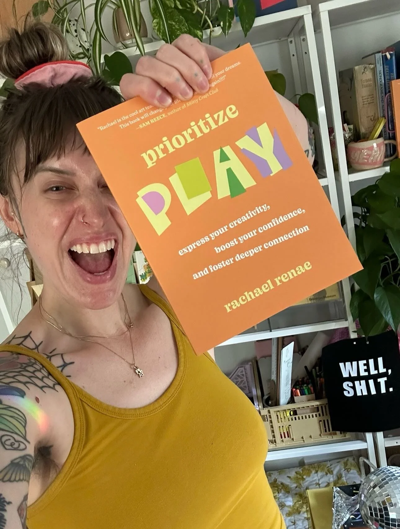 FRIDAY FEED REFRESHER 🌷
where I share lil moments of joy from the last week in a practice of paying attention to the little things that build a big, juicy life! 

1. I GET TO HOLD MY ACTUAL BOOK!!!
2-3. Cozy gals 
4. Accidentally fully matched 
5-6.