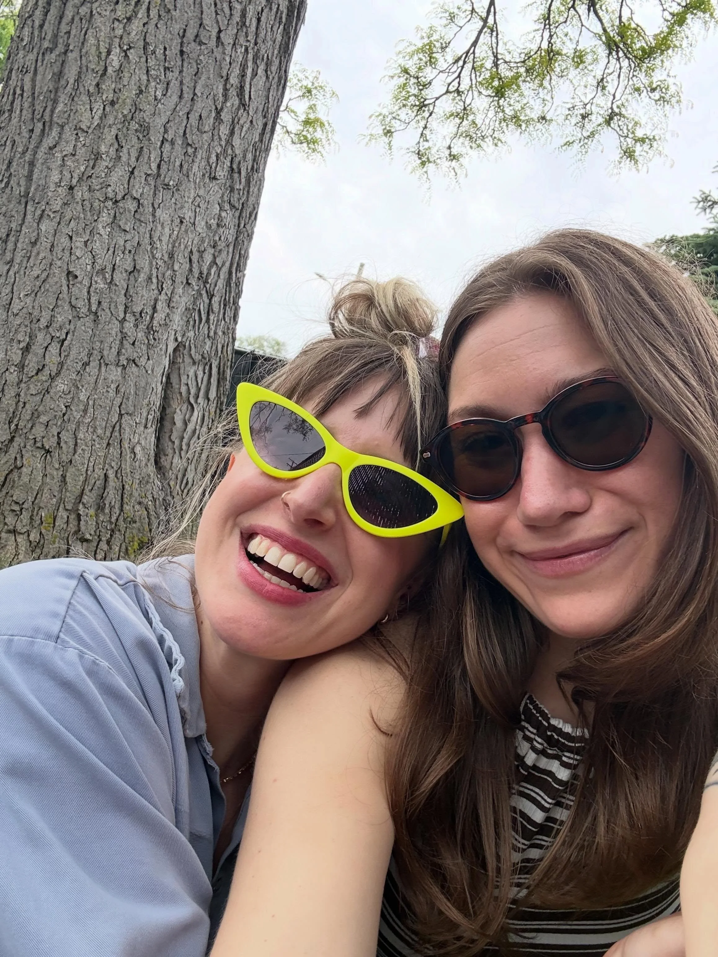 FRIDAY FEED REFRESHER 
Where I share lil moments from the last week in a practice of reflecting on the little things that build a big, juicy life.

1-4. I love my friends 
5. And Dennis Rodman 
6. And yapping 
7-8. 3rd annual Chicago Dog BOG day 
9-1