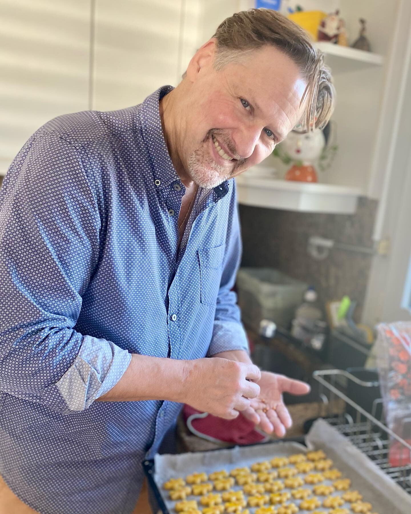 A trillion thanks to my &ldquo;pasticciere&rdquo;, for taking the time to bake all those tiny delicious Xmas cookies for the Beauty Corner.  Like me, you put so much joy on everything you do 😊😊😊#xmascookies #natale #beautycorner #ascona #locarno #