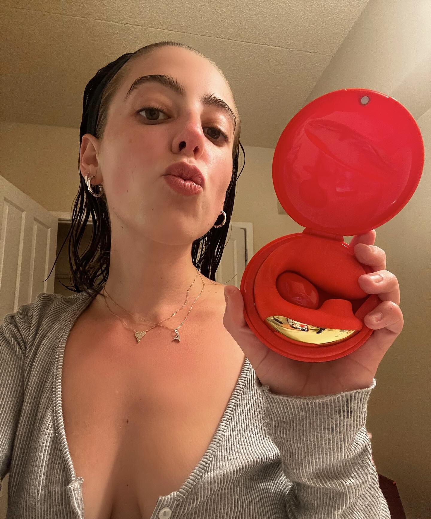 Fresh out of the shower and had to reach for my favorite toy. @bellesaco is hooking you all up with a free vibrator or giftcard! Hit up the link in my bio asap xx #partner