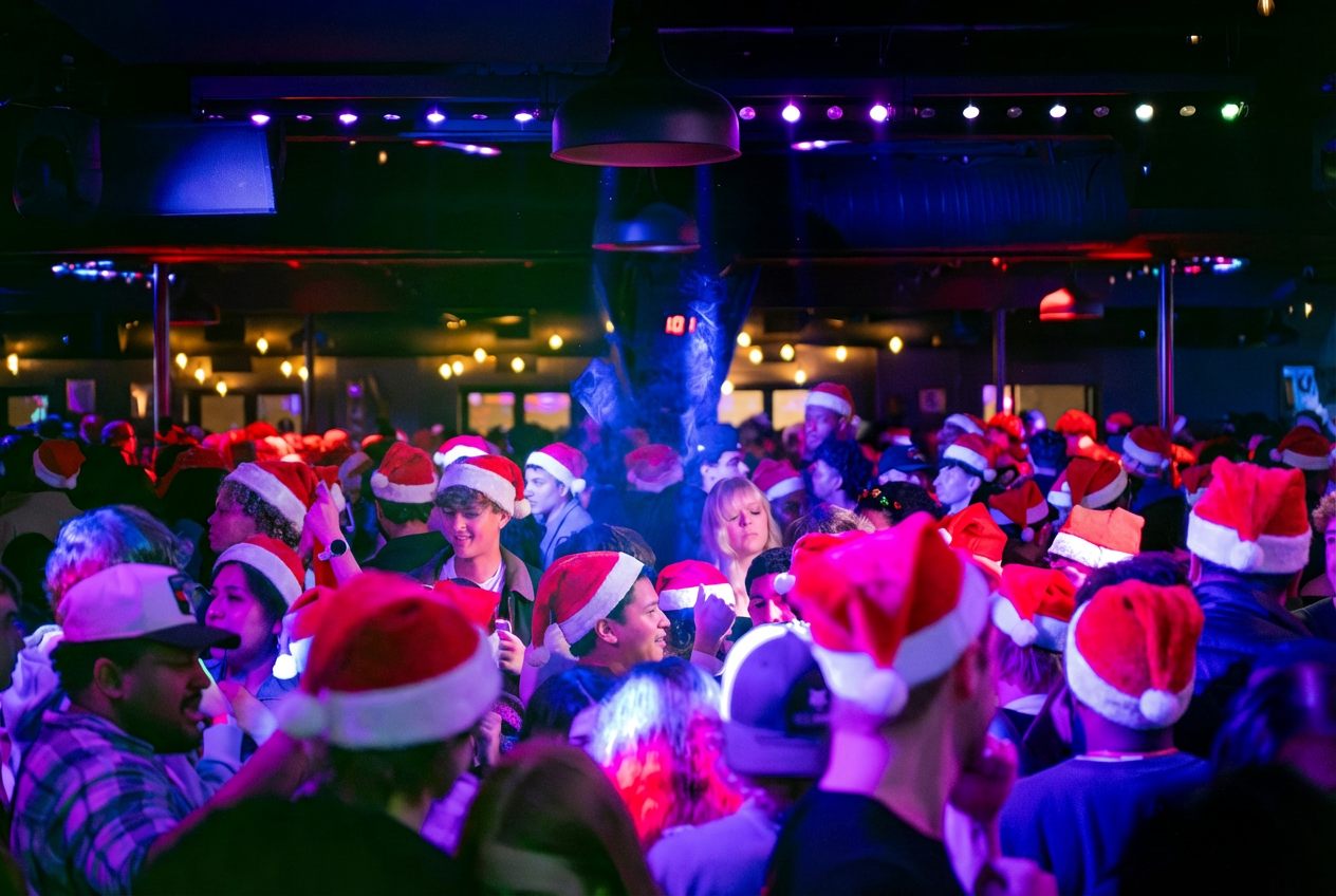 Santa hats crowd (1).png