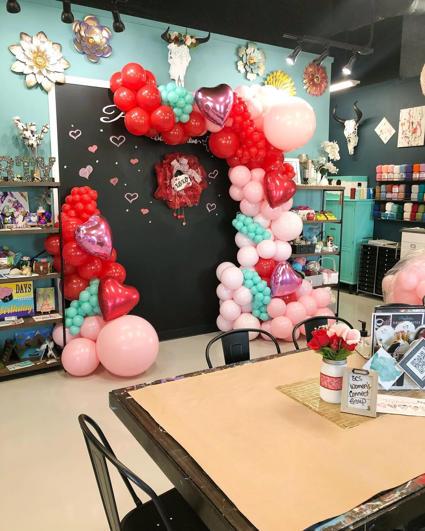 Pink and red is quickly becoming my favorite color combination! 

@pinspirationcollege is hosting a Galentine&rsquo;s party on Feb 11 with fun, snacks, vino, and giveaways! Head over to their IG to RSVP 💕 In addition to a fun craft, you can get pret