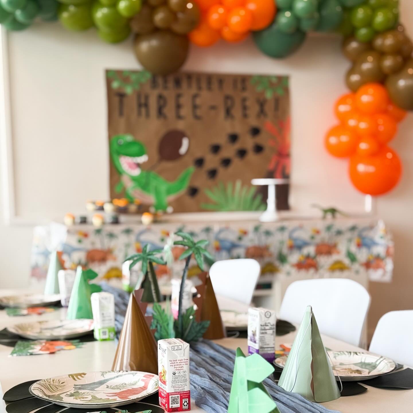 Have a dino-mite birthday party at Miko&rsquo;s playhouse! 🦕🦖🎉 Book your next celebration at www.mikosplay.com/party