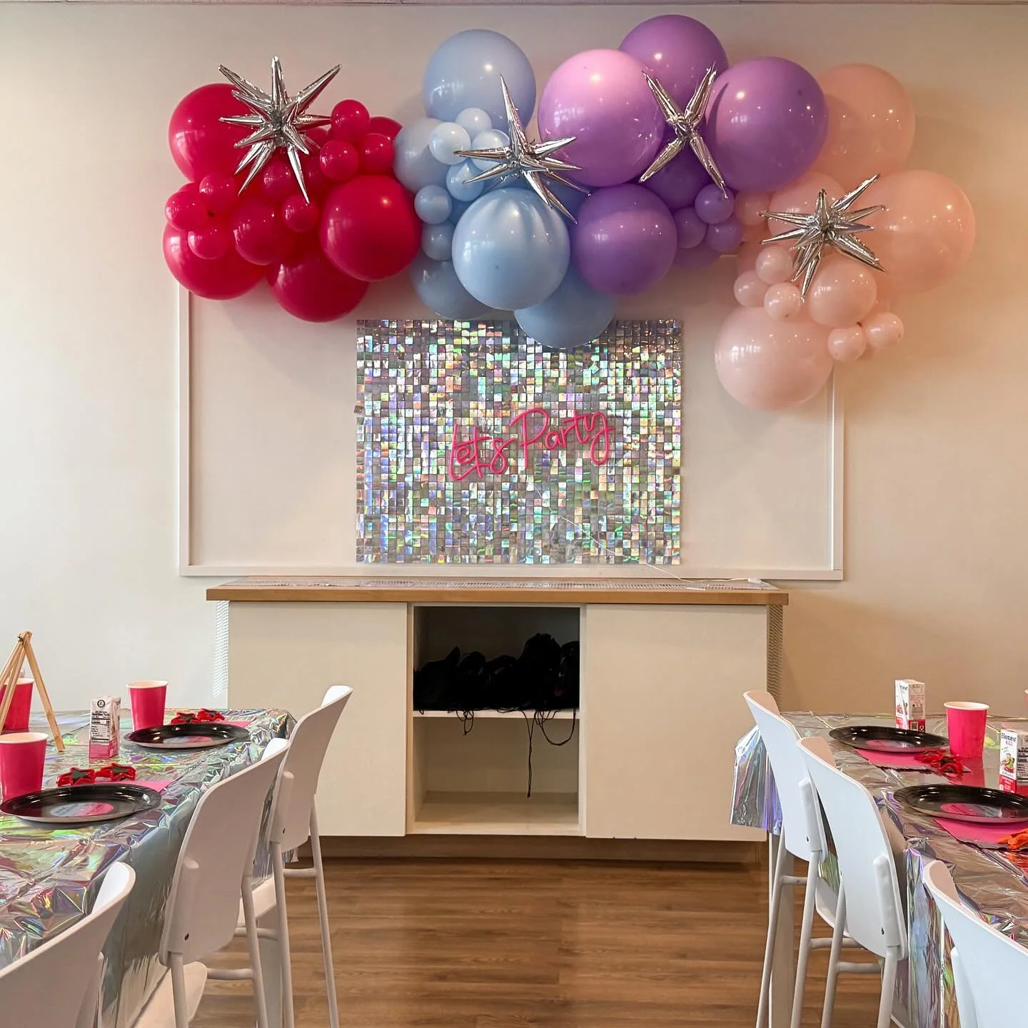 Another fun-filled birthday party at Miko&rsquo;s Playhouse!🎉
Ready to celebrate? Book now &ndash; limited availability remaining.
Link in Bio!