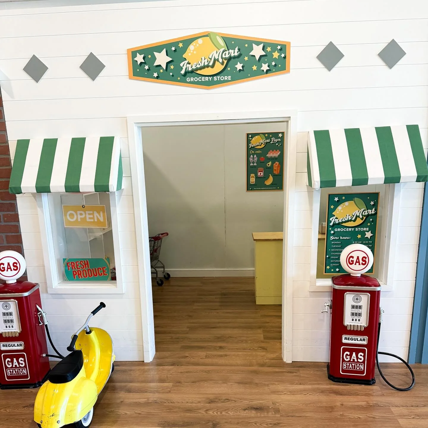 ✨Exciting news!✨The grocery store will be closing its doors soon to make room for a brand NEW play experience! Any guesses what it might be? 
🐈🦮🐩