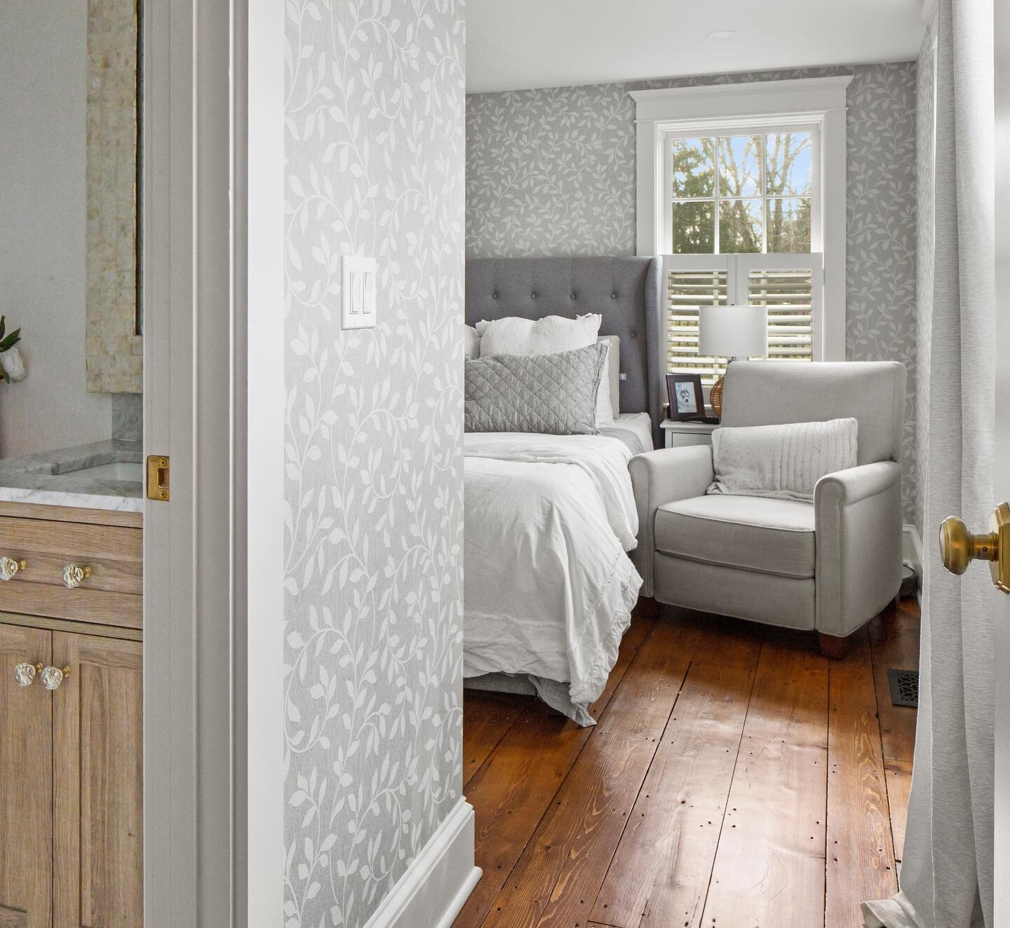 Pretty excited to have the same team that did this home to be working on me and my 300 year old charm @whiteoakhomenewengland @mjpdesign 

To see this complete home renovation, pop over to @whiteoakhomenewengland for the full link.