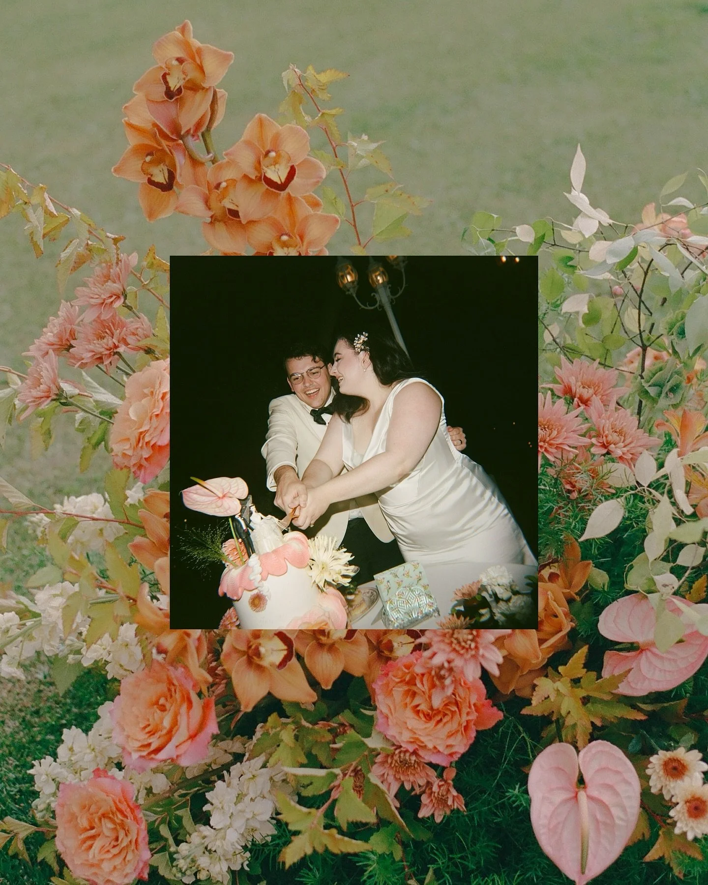 a fall sunset filled with flowers for M+M ✨oh and entire post on film
•
Photo @breahnataylorphotography 
Venue @sacredmountainranch 
Florals @berrybloomsfloralco 
Video @hawkstra_ @producedbykula 
Hair @dreahairstudio_ 
Makeup @the.pretty.parlor