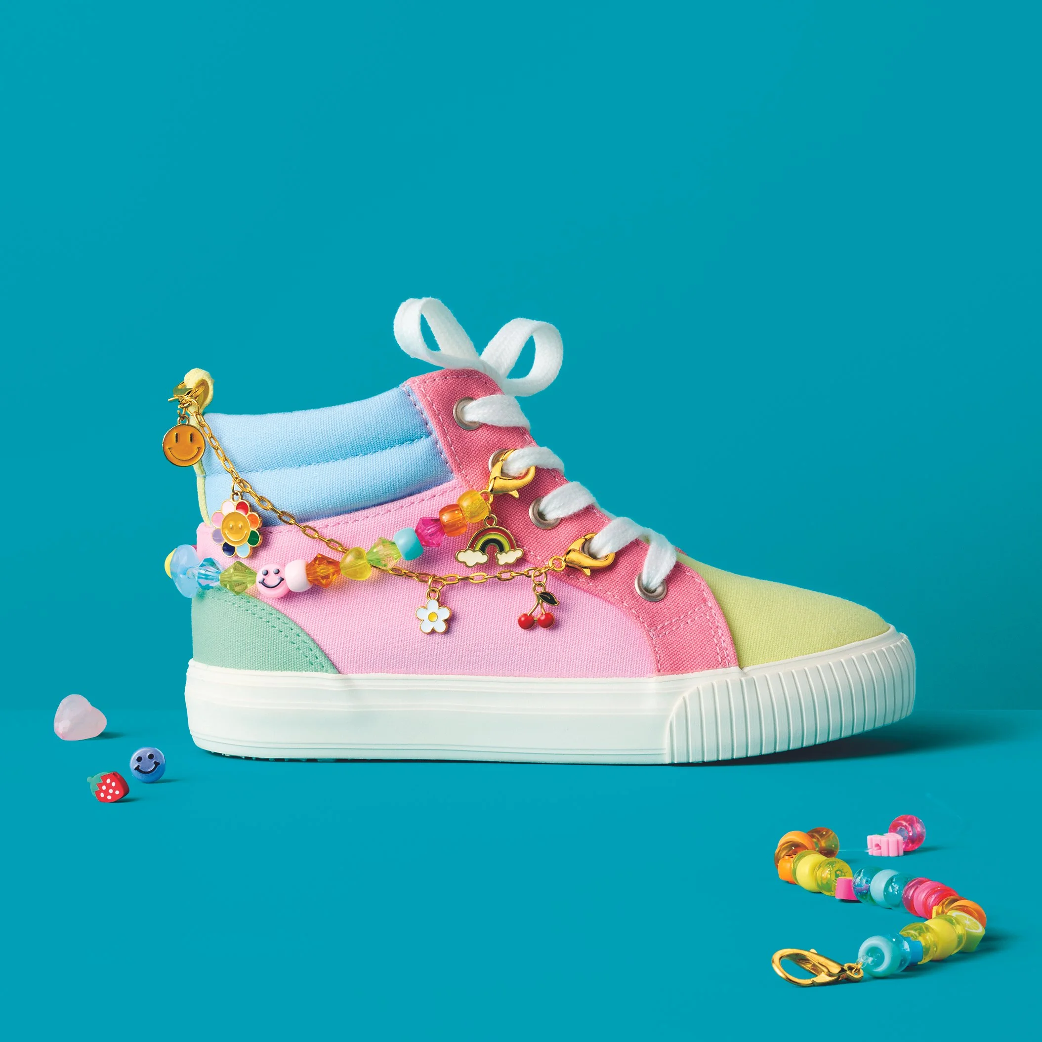C-002662-01-052_081-22-4777_ShoeCharmKitFocal_Front_1717 copy.jpg