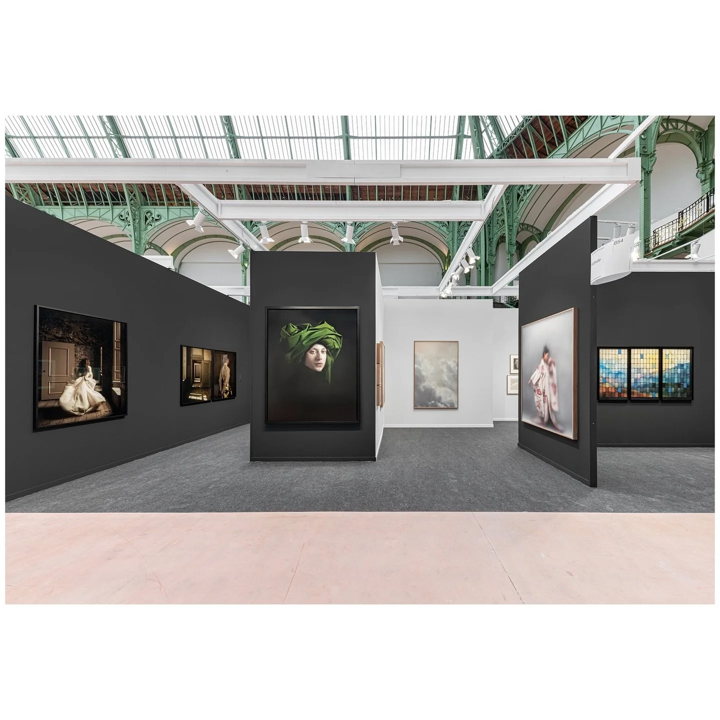 Gallery Bildhalle at Paris Photo 2024 presenting artworks by Paul Cupido, Casper Faassen, Ilona Langbroek, Jeffrey Conley, Hendrik &amp; Paula Kerstens and Joost Vandebrug.

@bildhalle #ParisPhoto #Bildhalle #CasperFaassen #PaulCupido #JoostVandebrug