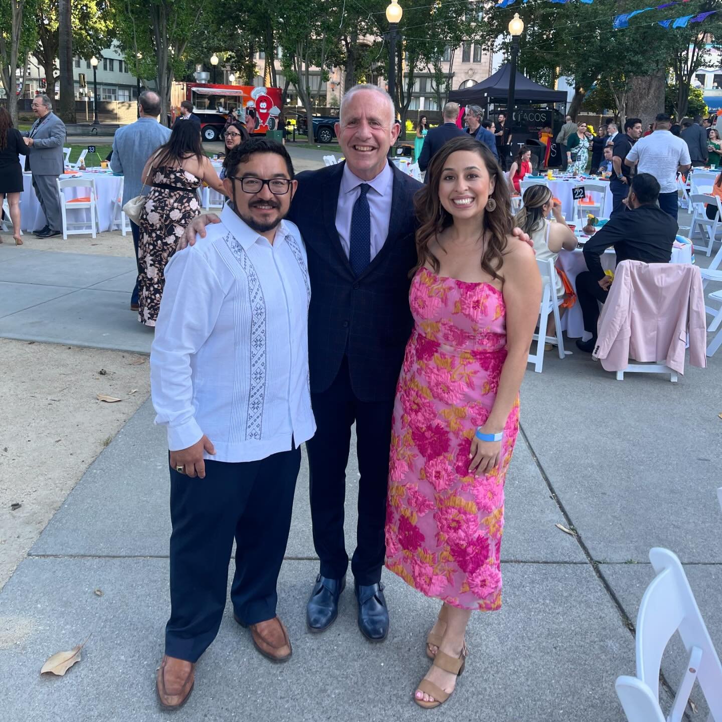 Sacramento Hispanic Chamber of Commerce&rsquo;s Salud Awards celebration in downtown Sacramento&rsquo;s Cesar Chavez Park honoring the small businesses of the year and our Mayor Darrell Steinberg. Joined by my colleagues Councilmember Eric Guerra, Co