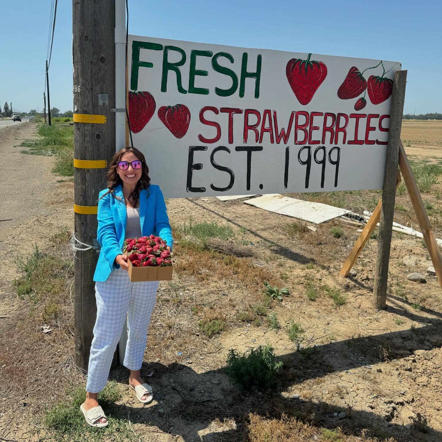 Fresh Strawberries off of El Centro Road! Chandler strawberries are available for the next 2-3 weeks and the Albion strawberries until October. Go try it! 🍓🍒

#Sacramento