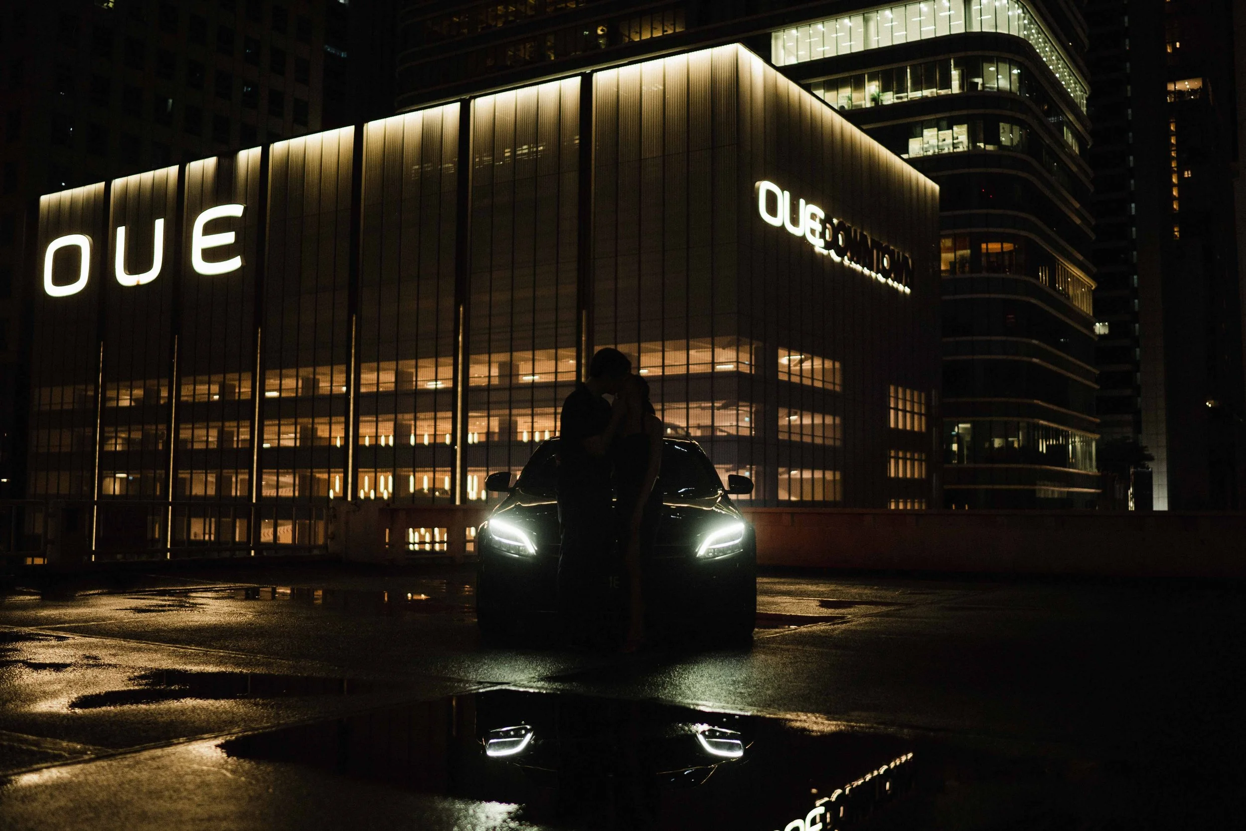 Singapore Car Couple Night Photo
