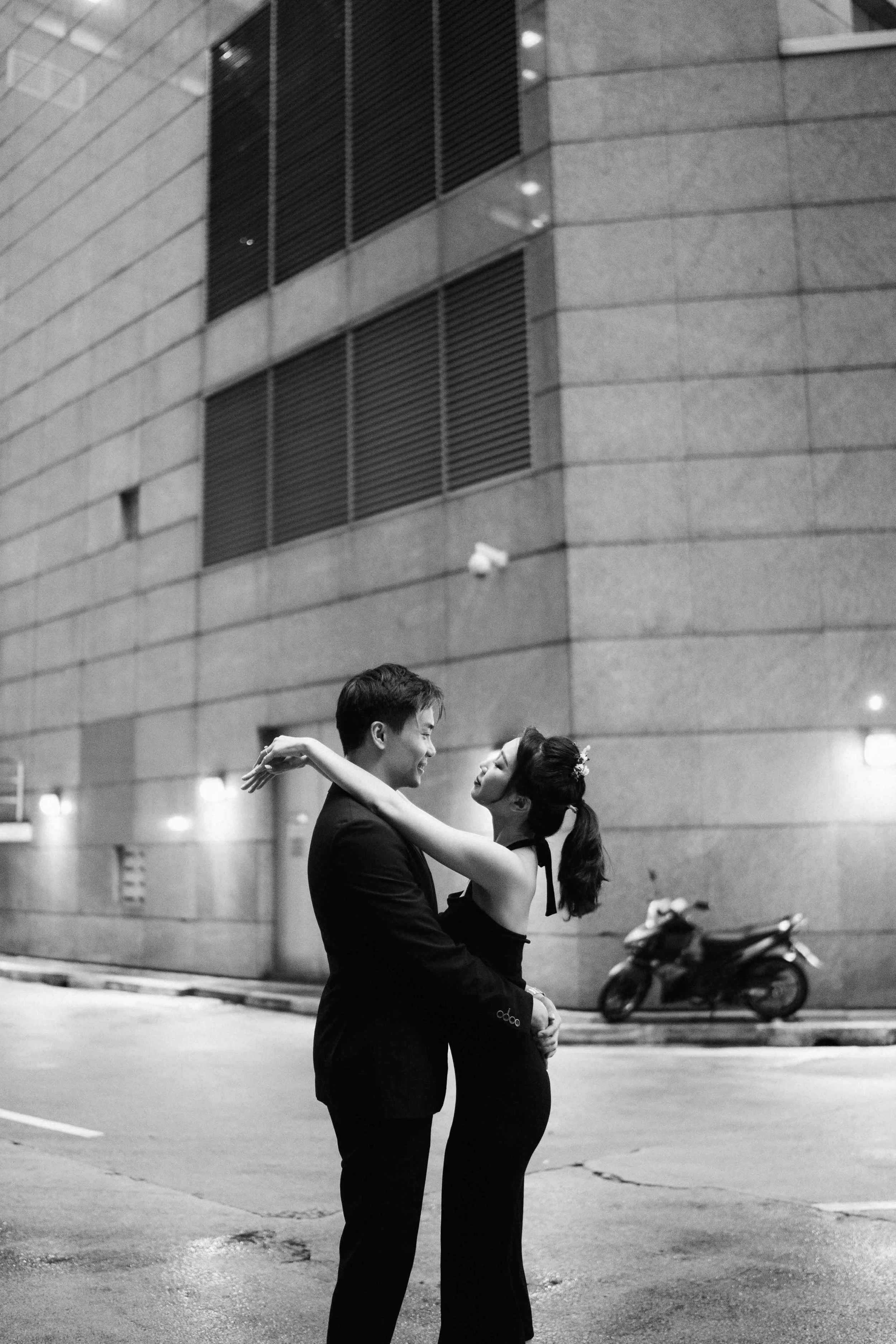 Singapore City Pre Wedding Shoot Couple