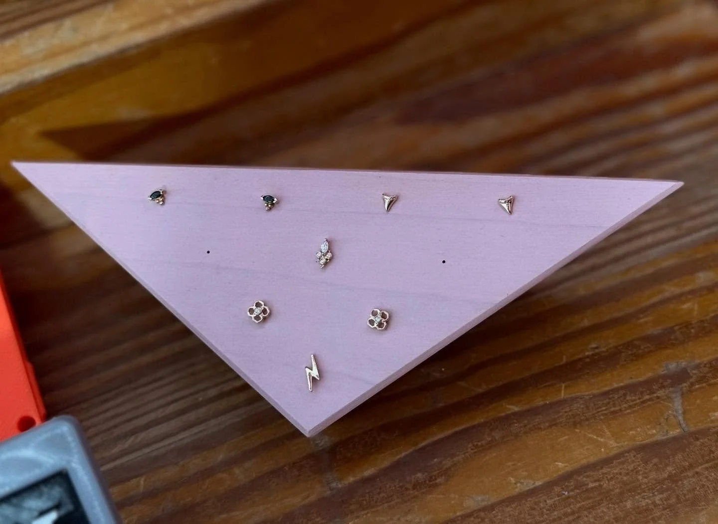 New @jewelrythisway in the house with tons of new designs! Also peep their 3D printed displays✨ 
Don&rsquo;t forget about our annual Angel Tree deal! All details are in our Angel Tree highlight🎄