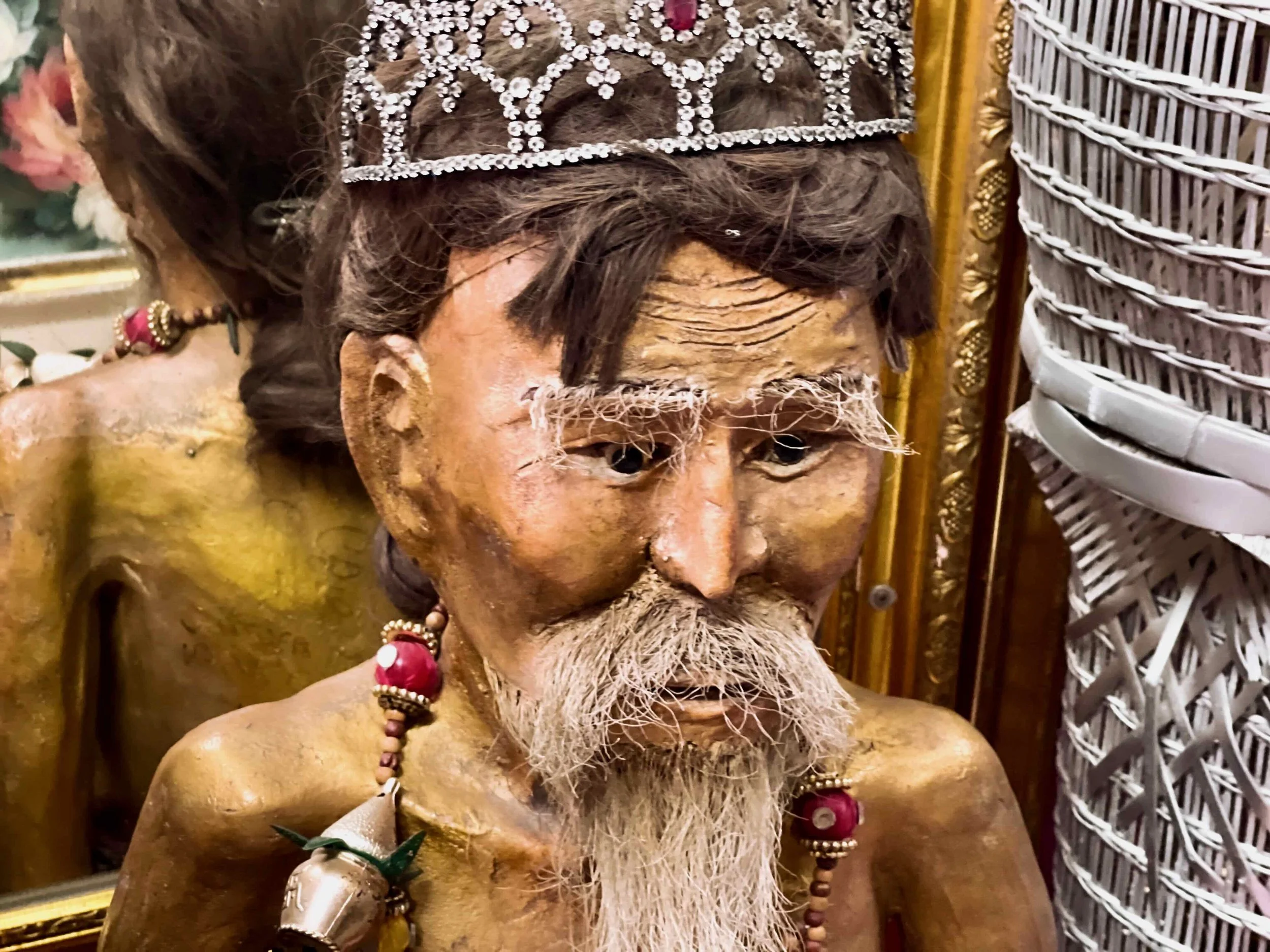 Khun Chuchok statue.